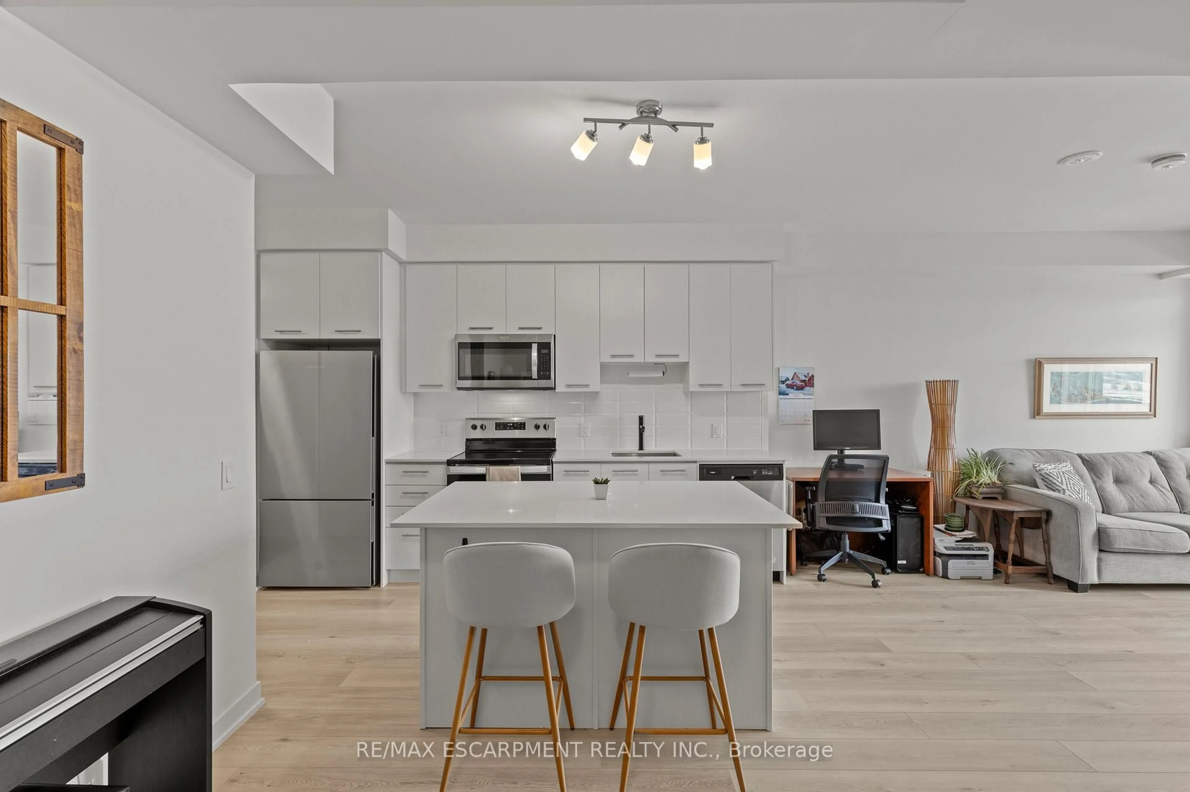 Open concept kitchen, unknown for 385 Winston Rd #1110, Grimsby Ontario L3M 4E8