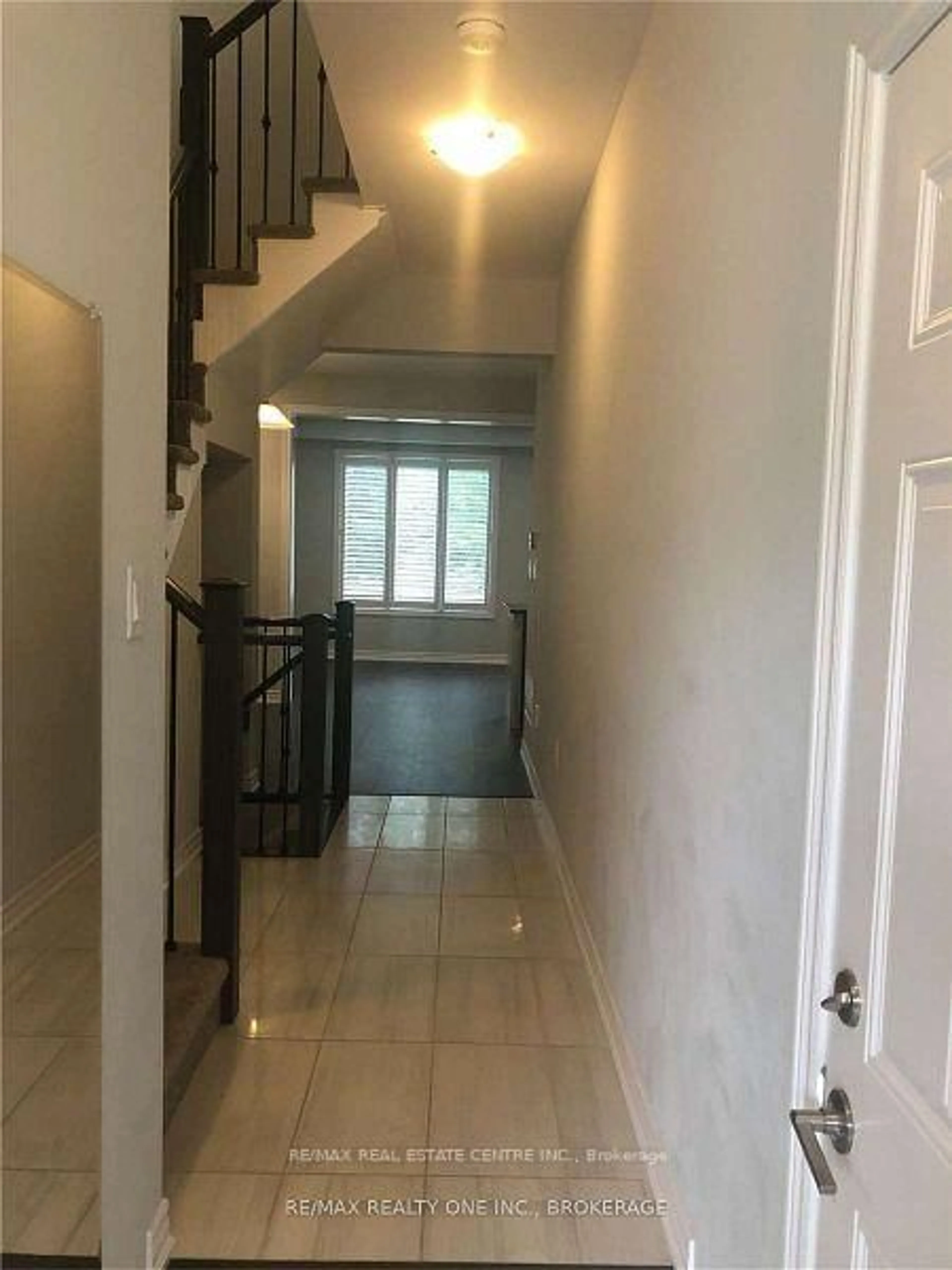 Indoor foyer for 288 Glover Rd #44, Hamilton Ontario L8E 5H6