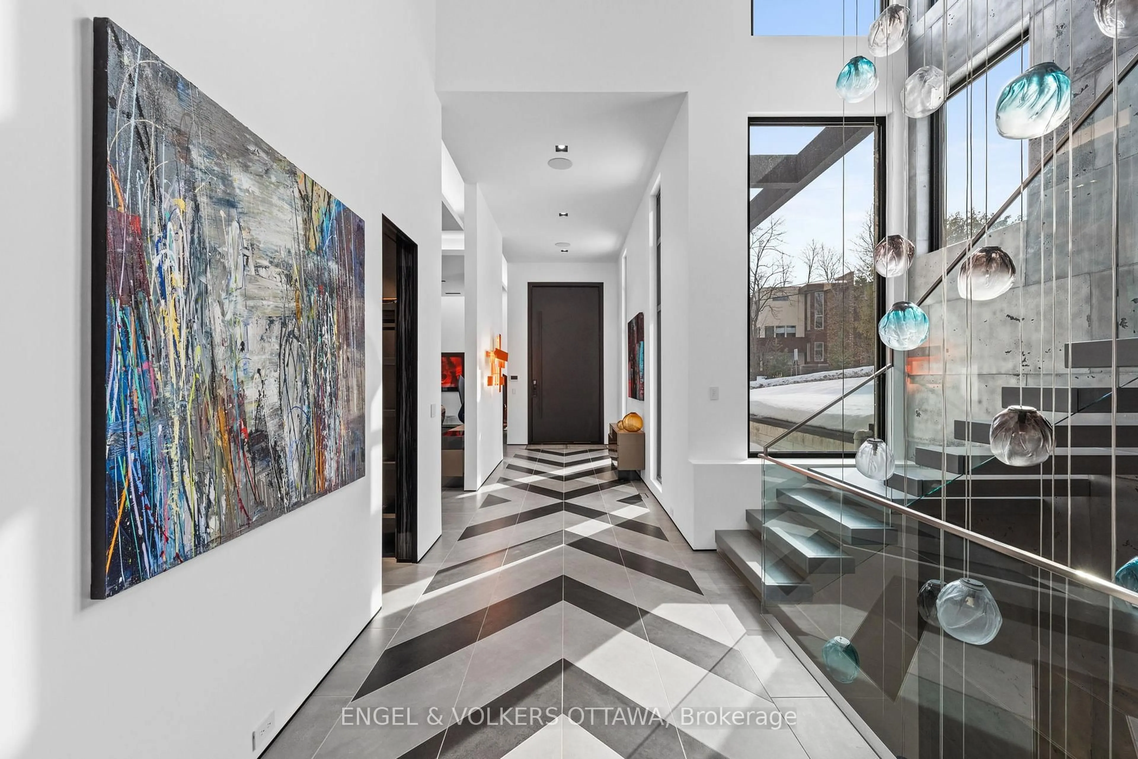 Indoor entryway for 1 Delong Dr, Ottawa Ontario K1J 7E7