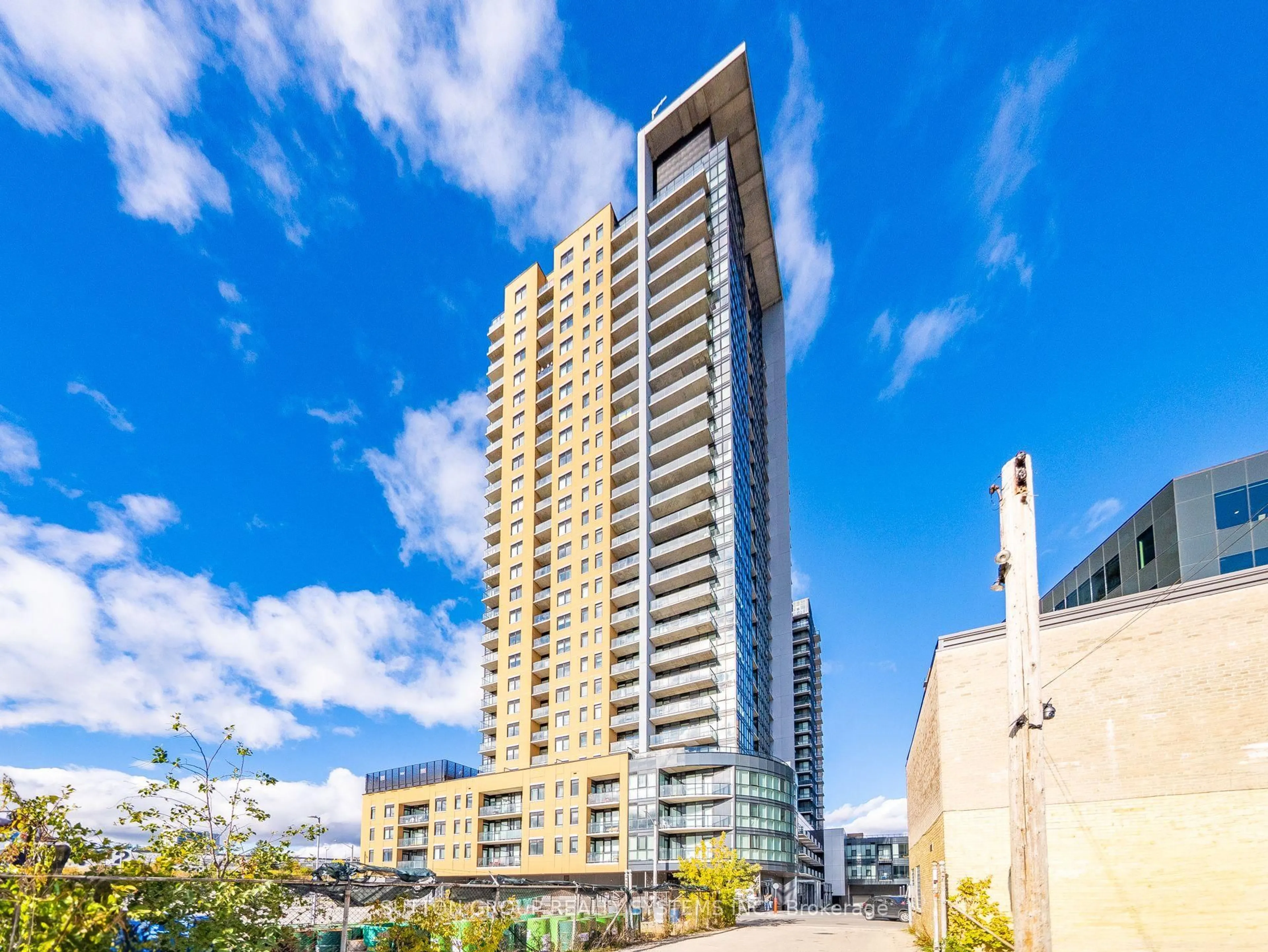 A pic from outside/outdoor area/front of a property/back of a property/a pic from drone, building for 108 Garment St #404, Kitchener Ontario N2G 0E2