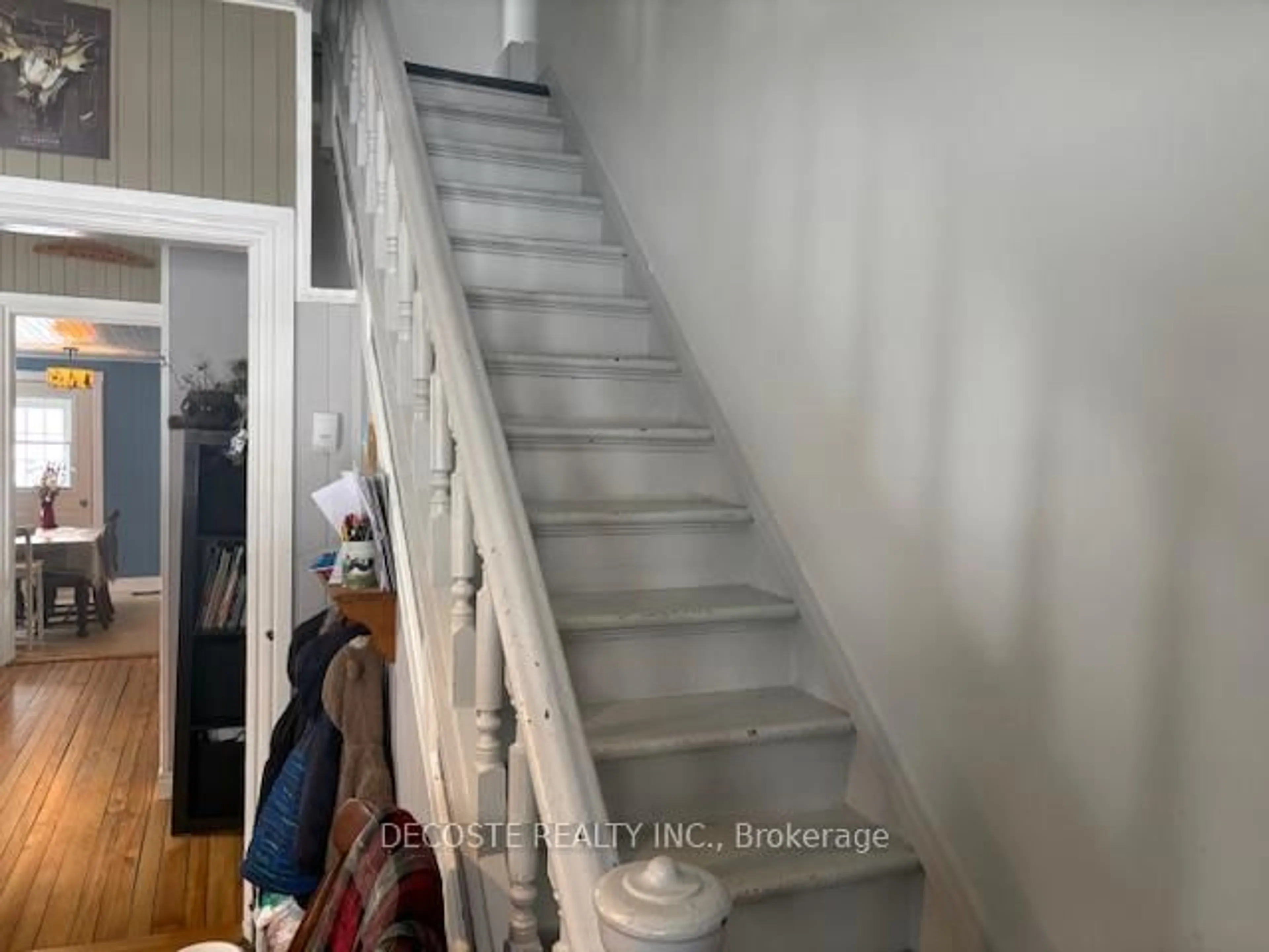 Stairs for 183-185 Dominion St, North Glengarry Ontario K0C 1A0