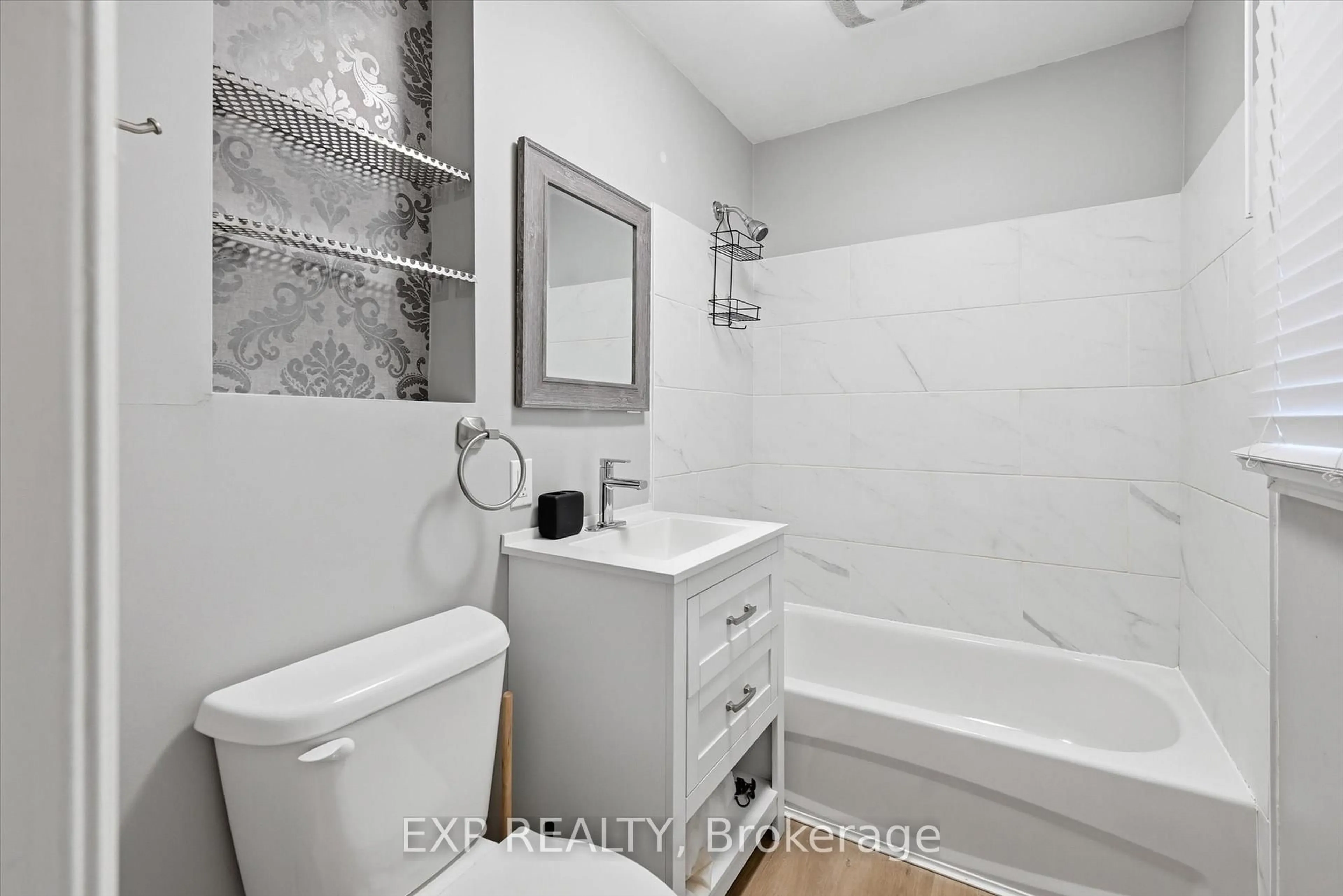 Standard bathroom, ceramic/tile floor for 70 Whyte Ave, Thorold Ontario L2V 2T7