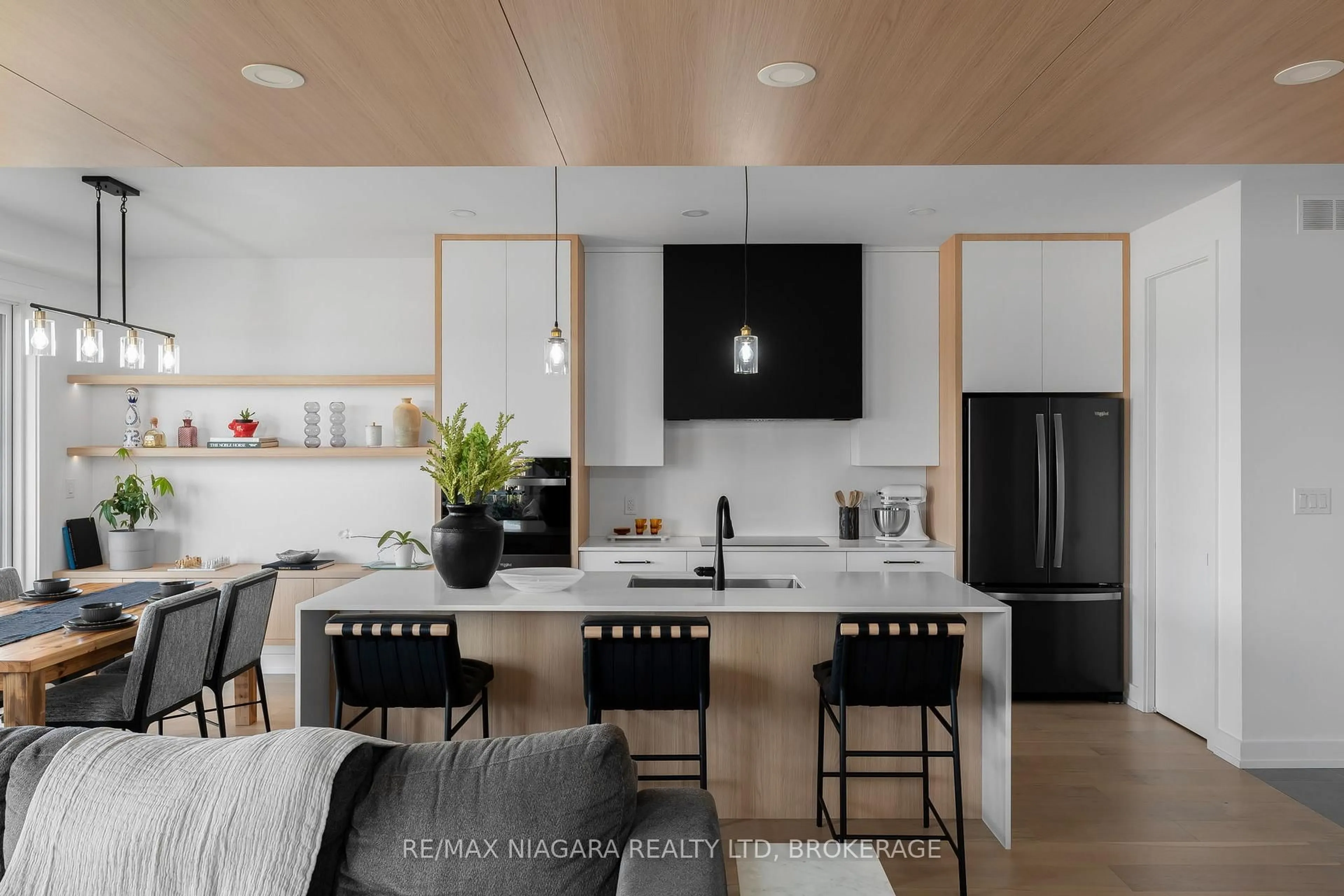 Contemporary kitchen, ceramic/tile floor for 6176 Curlin Cres, Niagara Falls Ontario L2H 3W8