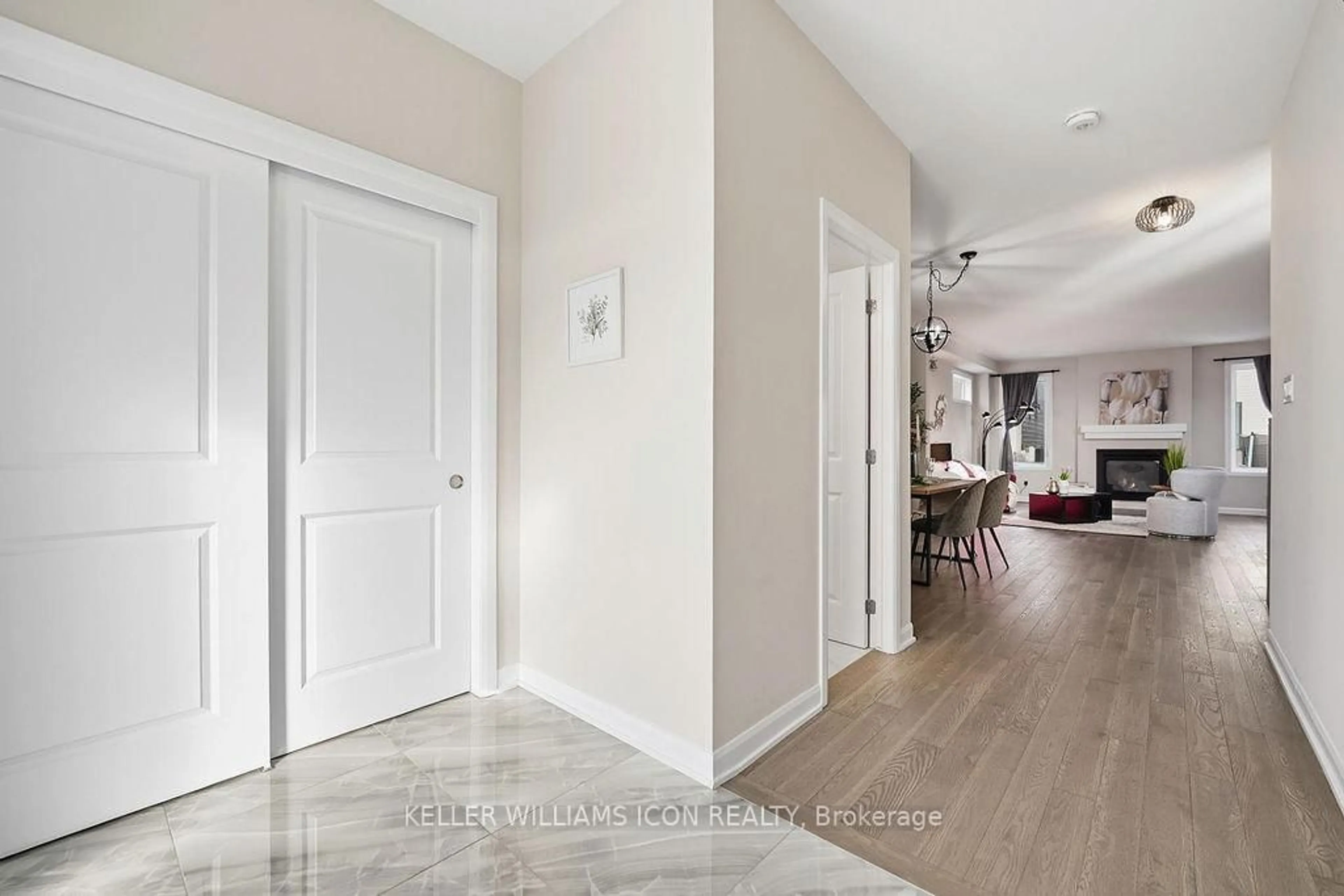 Indoor entryway for 808 Cappamore Dr, Ottawa Ontario K2J 6V6