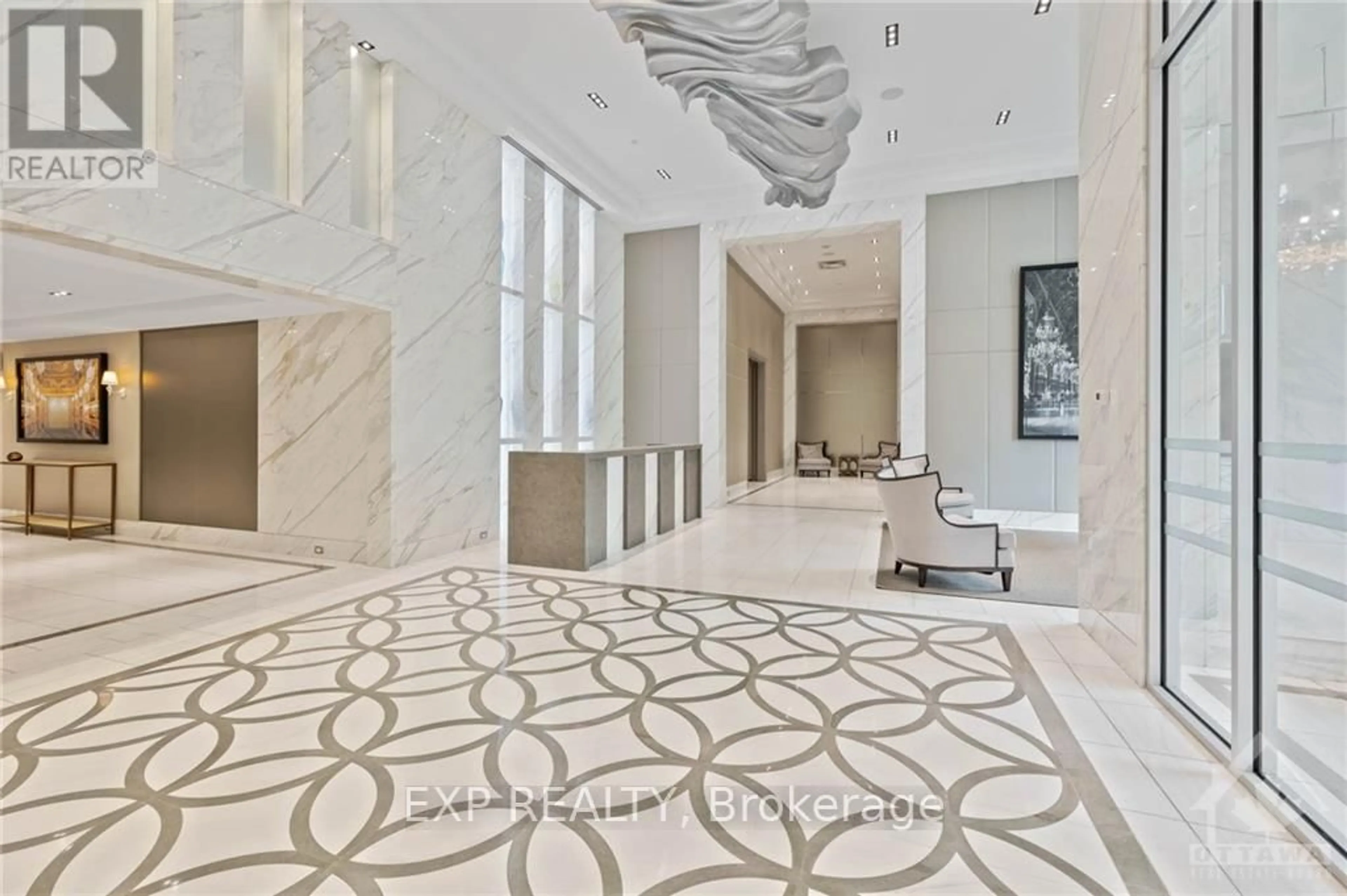 Indoor foyer for 111 Champagne Ave #1107, Ottawa Ontario K1S 5V3