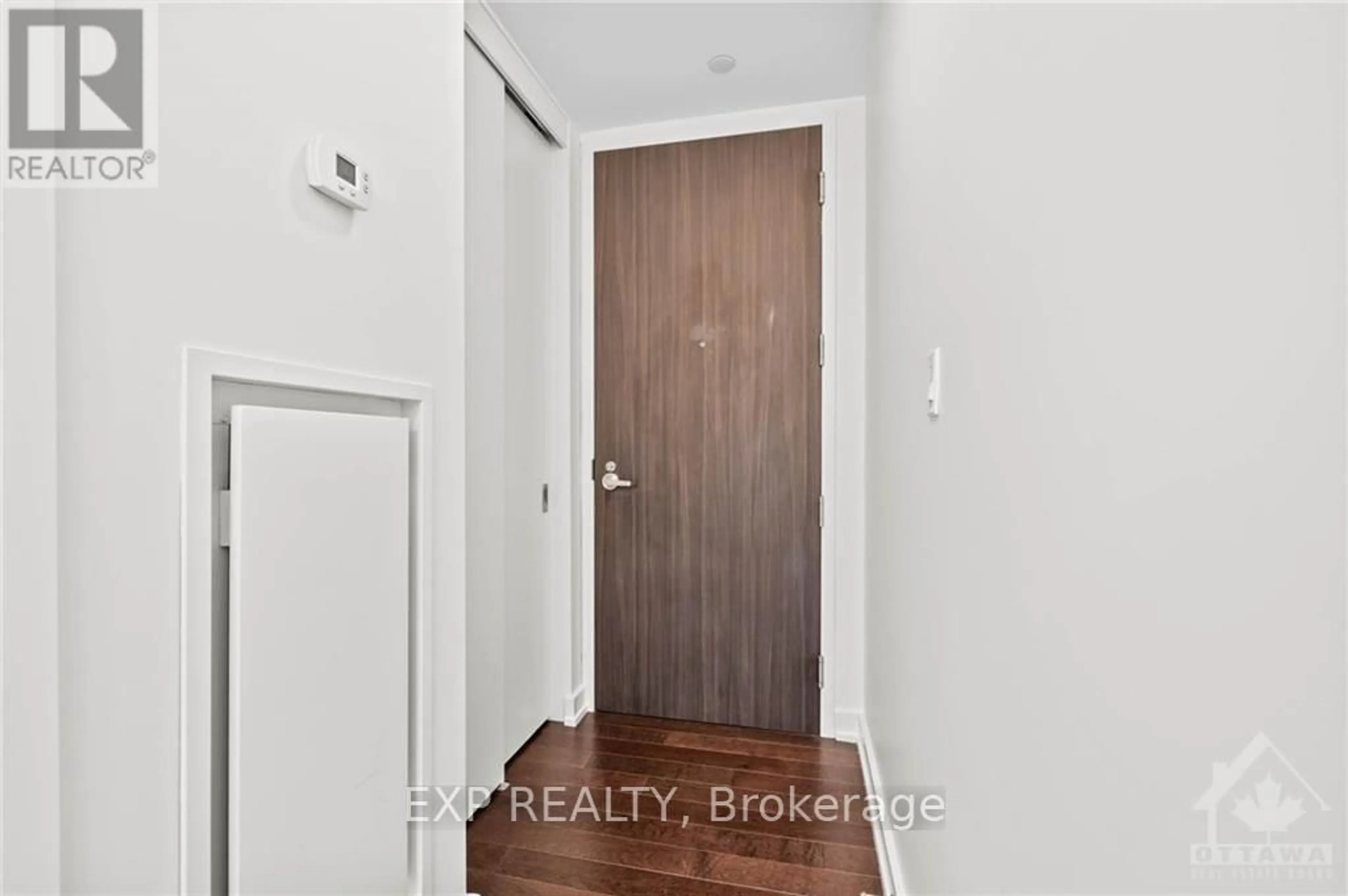 Indoor entryway for 111 Champagne Ave #1107, Ottawa Ontario K1S 5V3