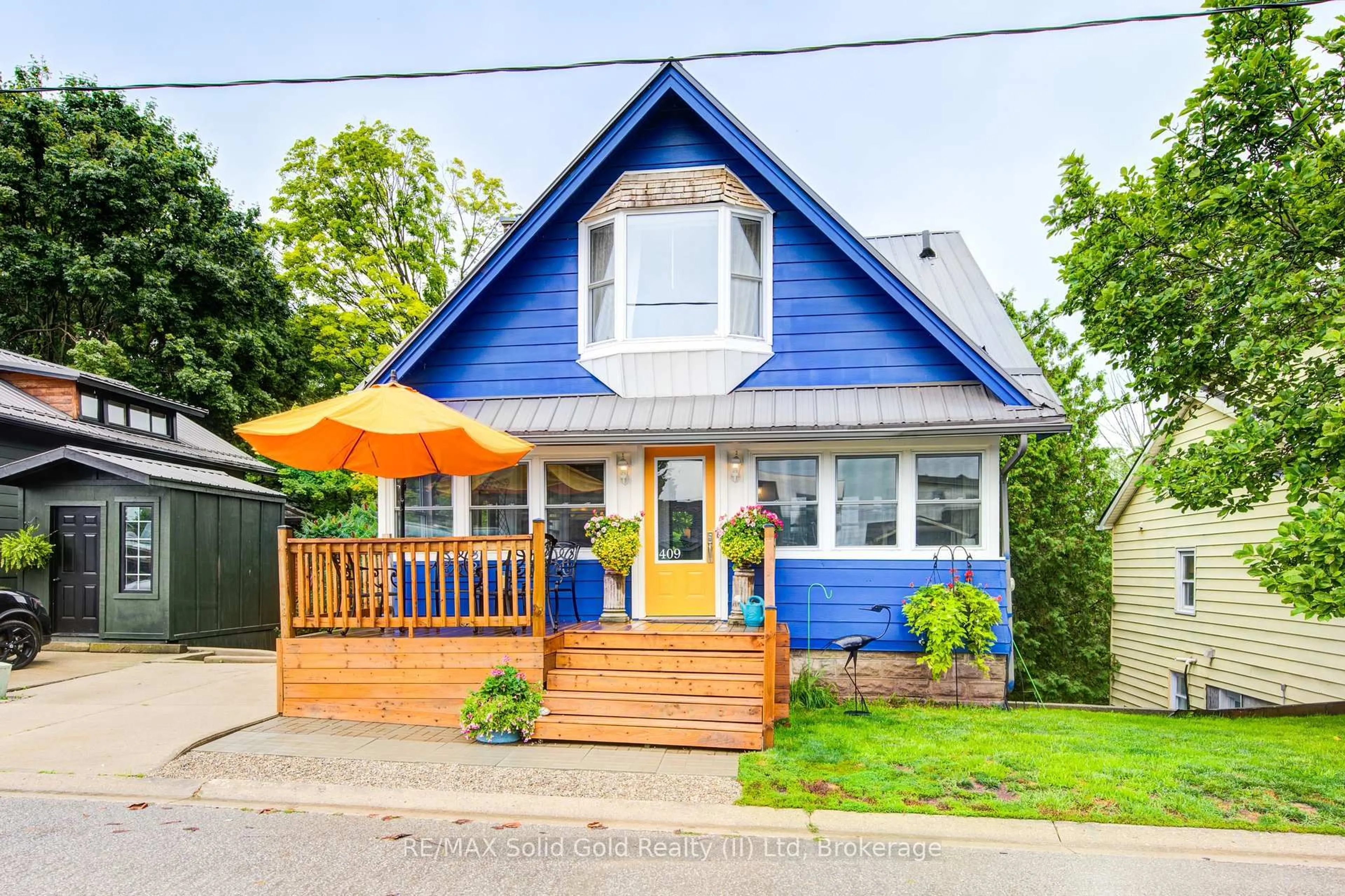 Home with vinyl exterior material, street for 409 Tower Heights Dr, Central Elgin Ontario N5L 1G2