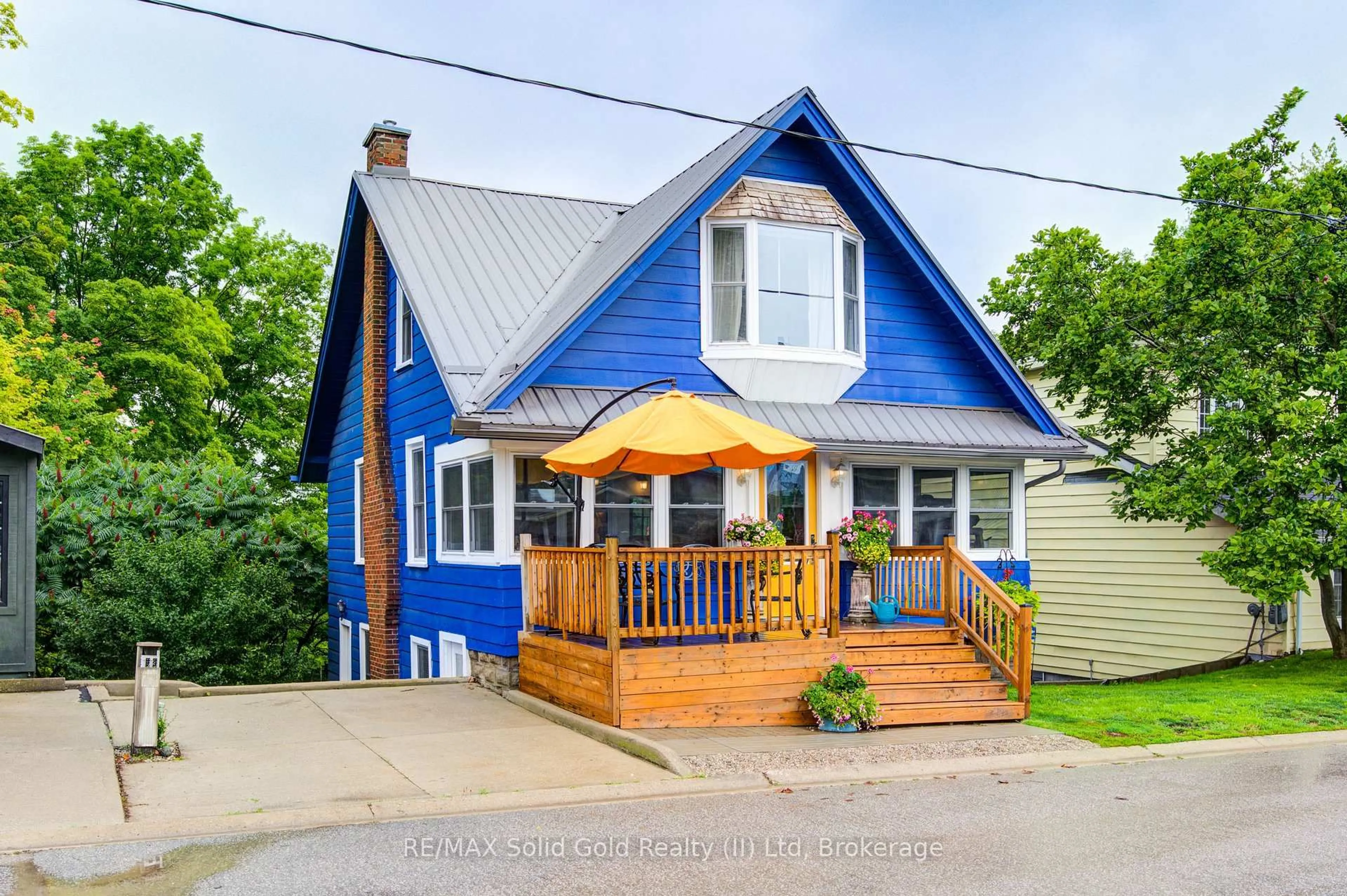 Home with vinyl exterior material, street for 409 Tower Heights Dr, Central Elgin Ontario N5L 1G2