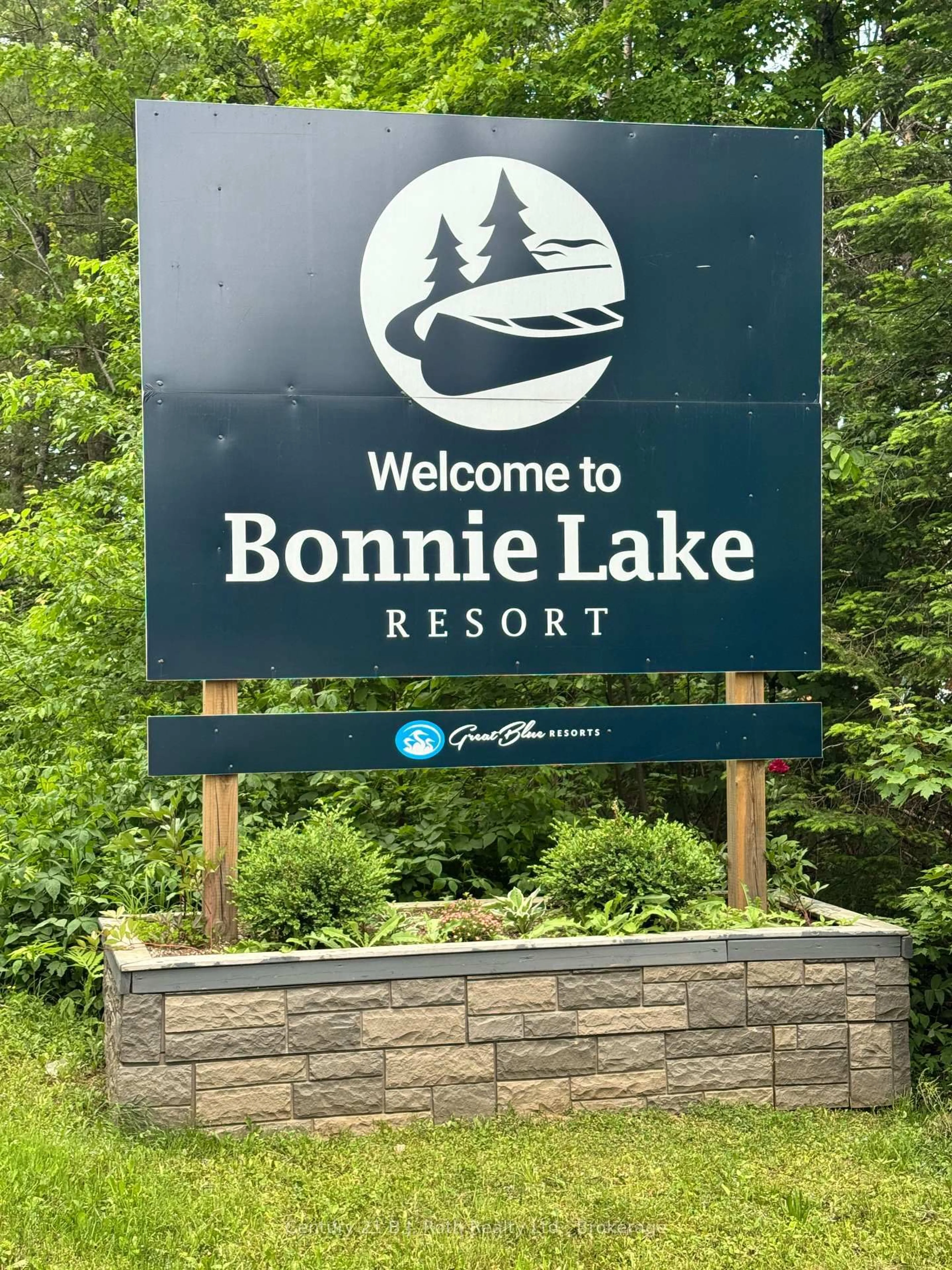 Lobby for 439 Springwater Cres, Bracebridge Ontario P1L 1W9