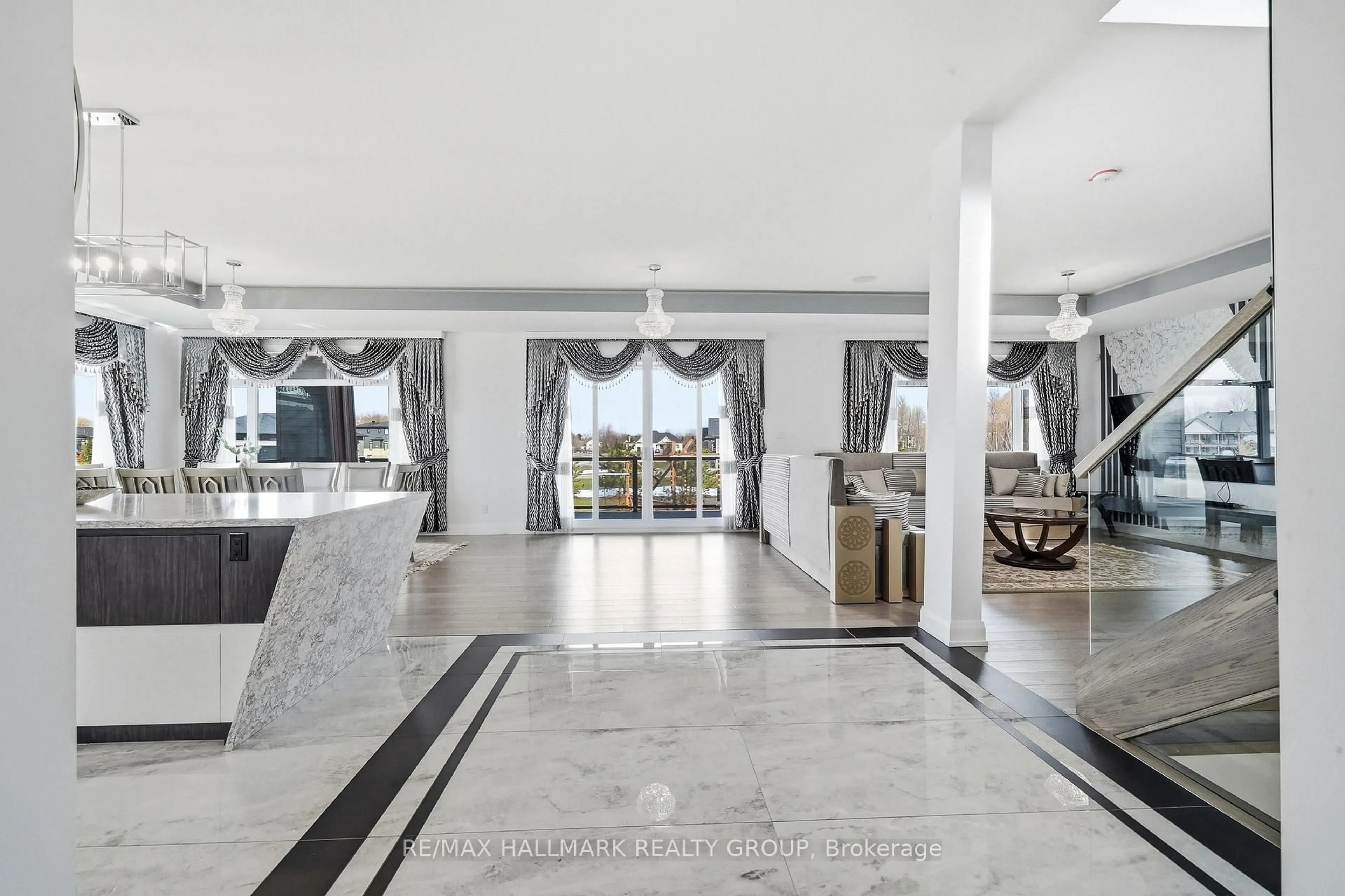 Lobby for 225 Summerview Terr, Ottawa Ontario K4P 0E9