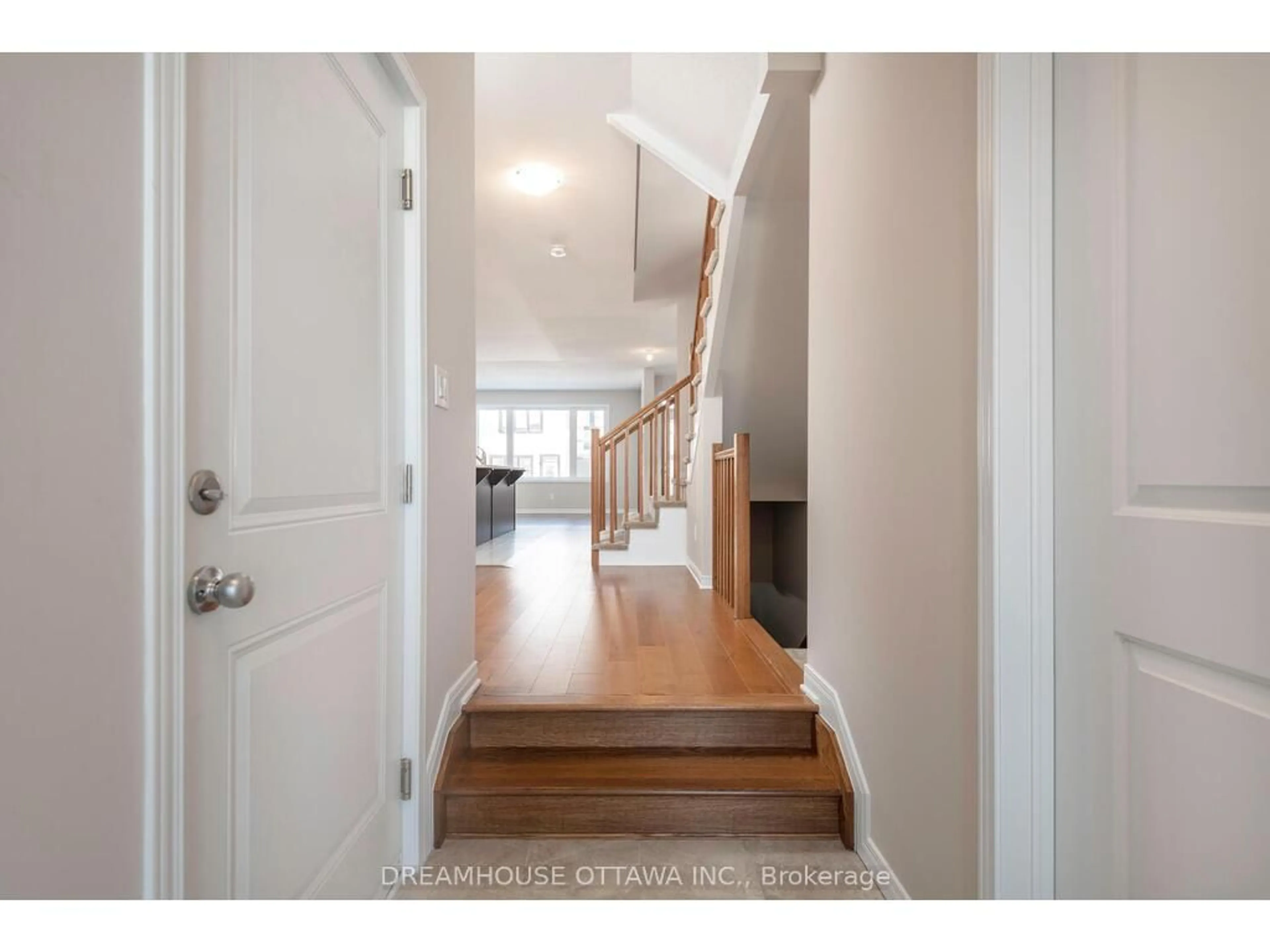 Indoor entryway for 459 Cope Dr, Ottawa Ontario K2V 0P1