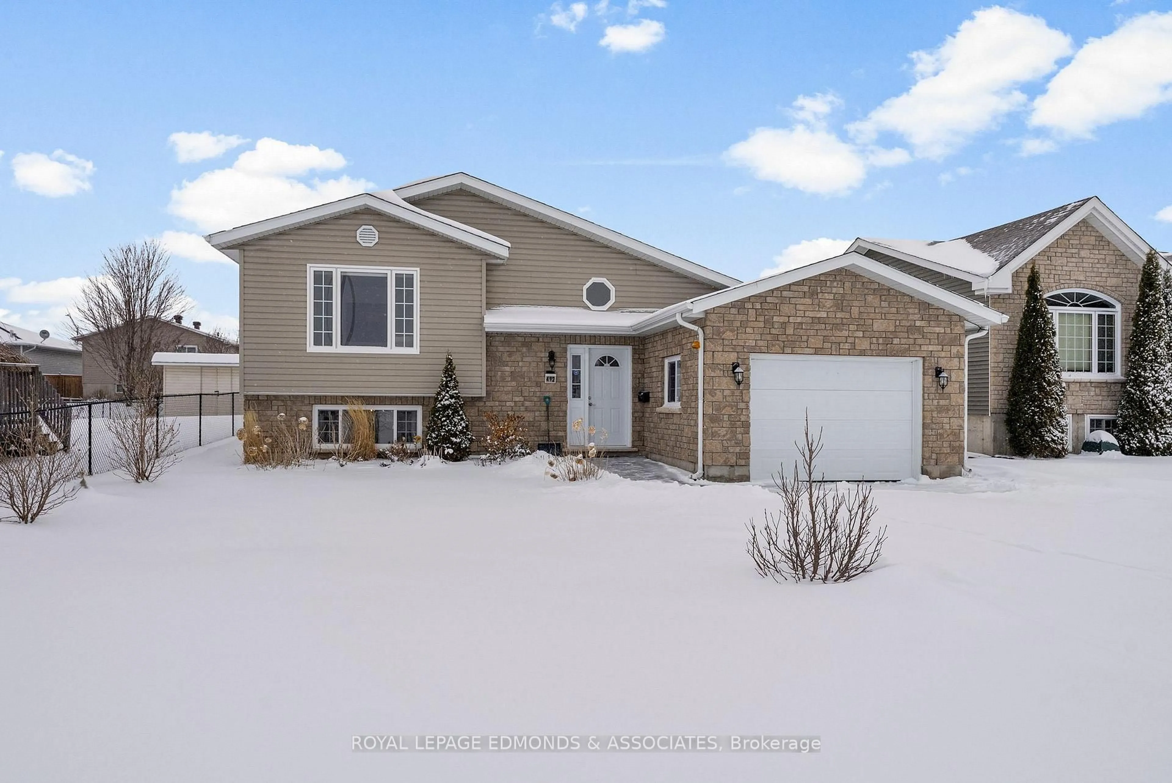 Home with vinyl exterior material, street for 492 Sheppard Rd, Pembroke Ontario K8A 0A7