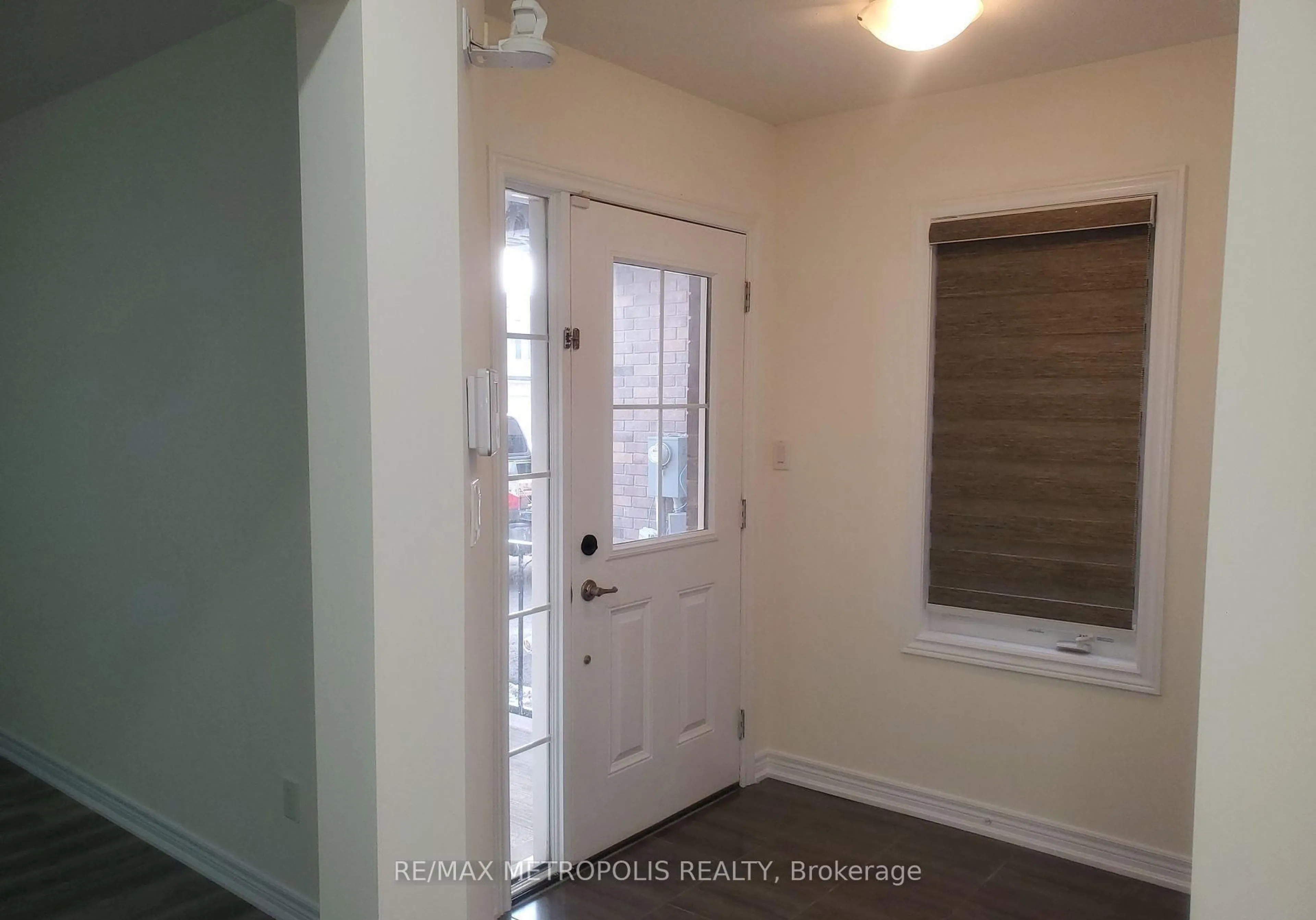 Indoor entryway for 6361 Sam Iorfida Dr, Niagara Falls Ontario L2G 4S3