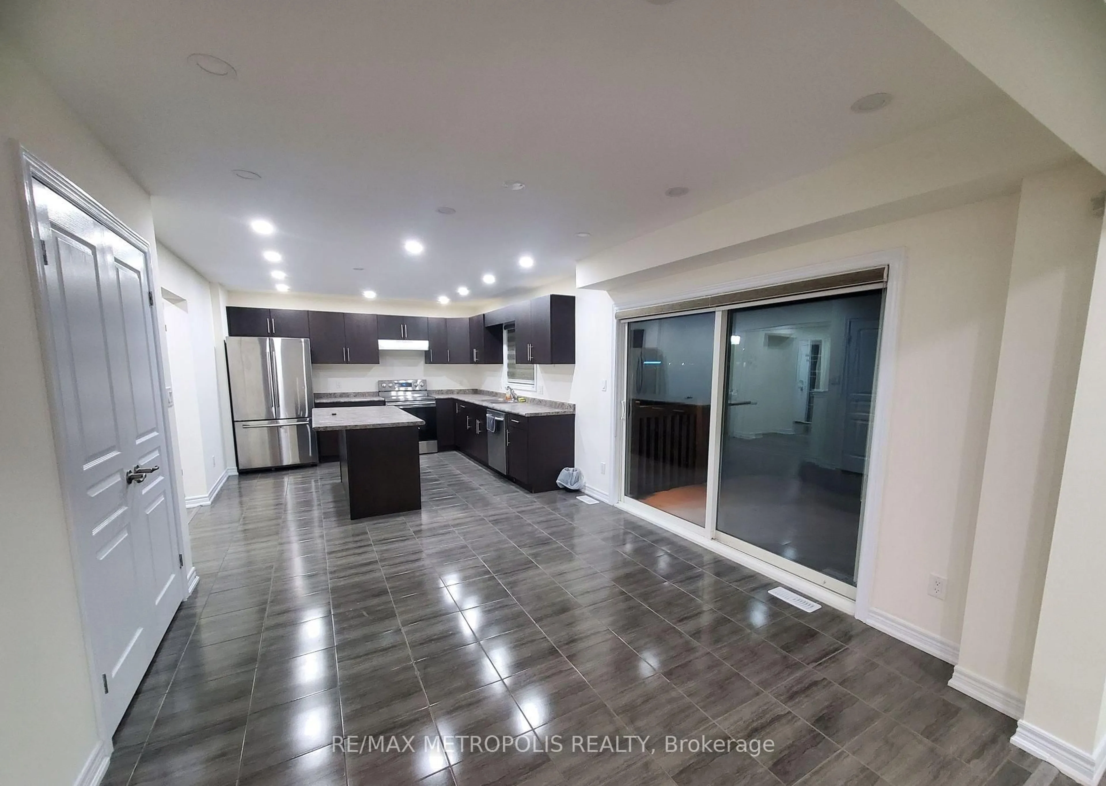 Open concept kitchen, ceramic/tile floor for 6361 Sam Iorfida Dr, Niagara Falls Ontario L2G 4S3