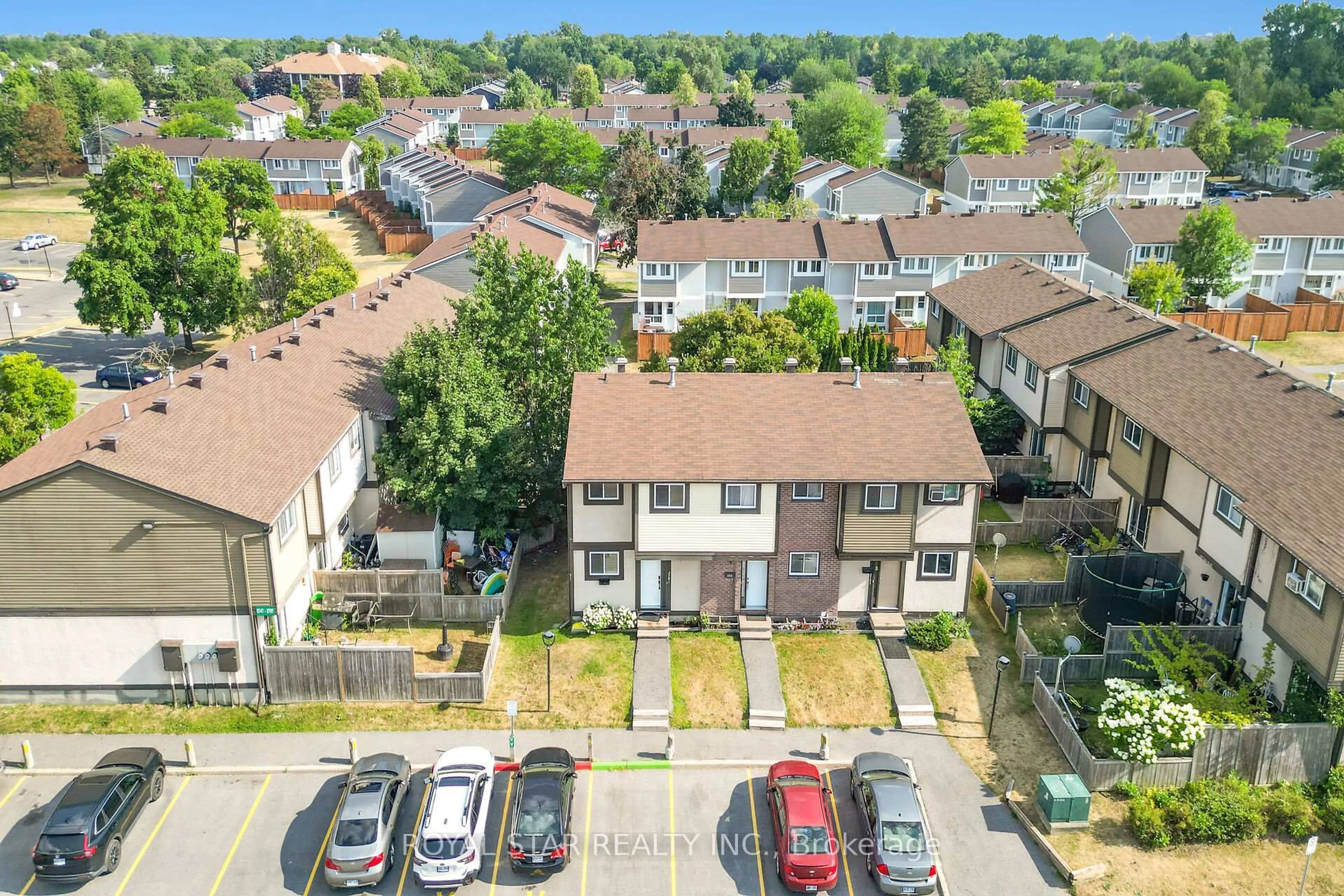 A pic from outside/outdoor area/front of a property/back of a property/a pic from drone, street for 2761 Pimlico Cres, Ottawa Ontario K1T 2A7