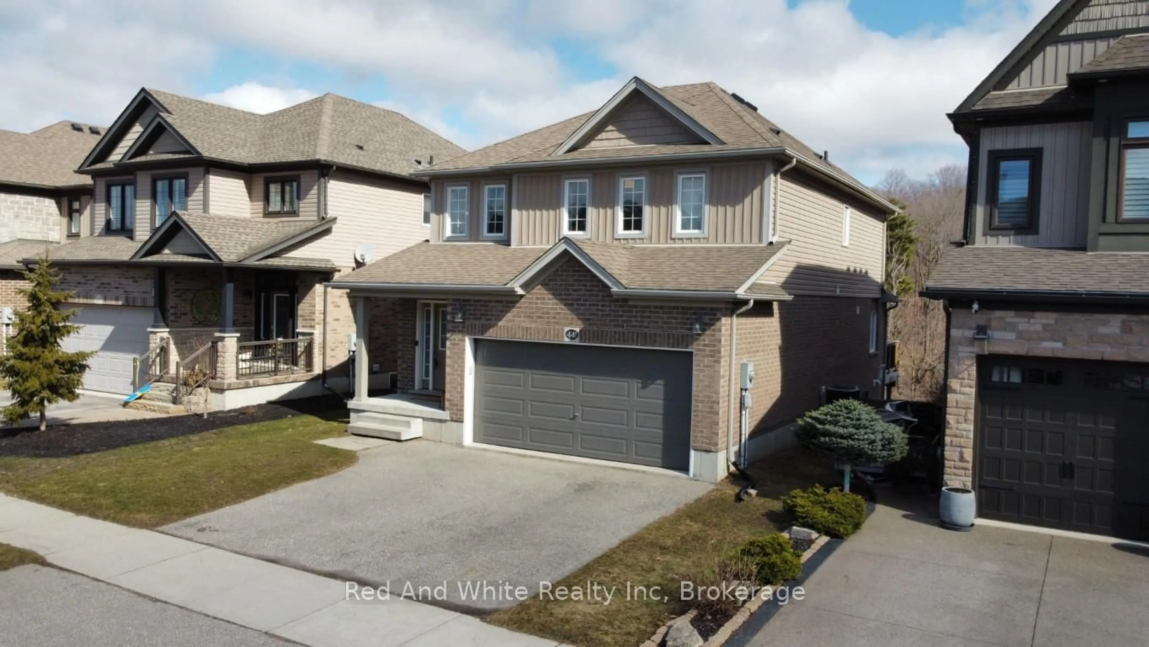A pic from outside/outdoor area/front of a property/back of a property/a pic from drone, street for 441 WOODBINE Ave, Kitchener Ontario N2R 0A6