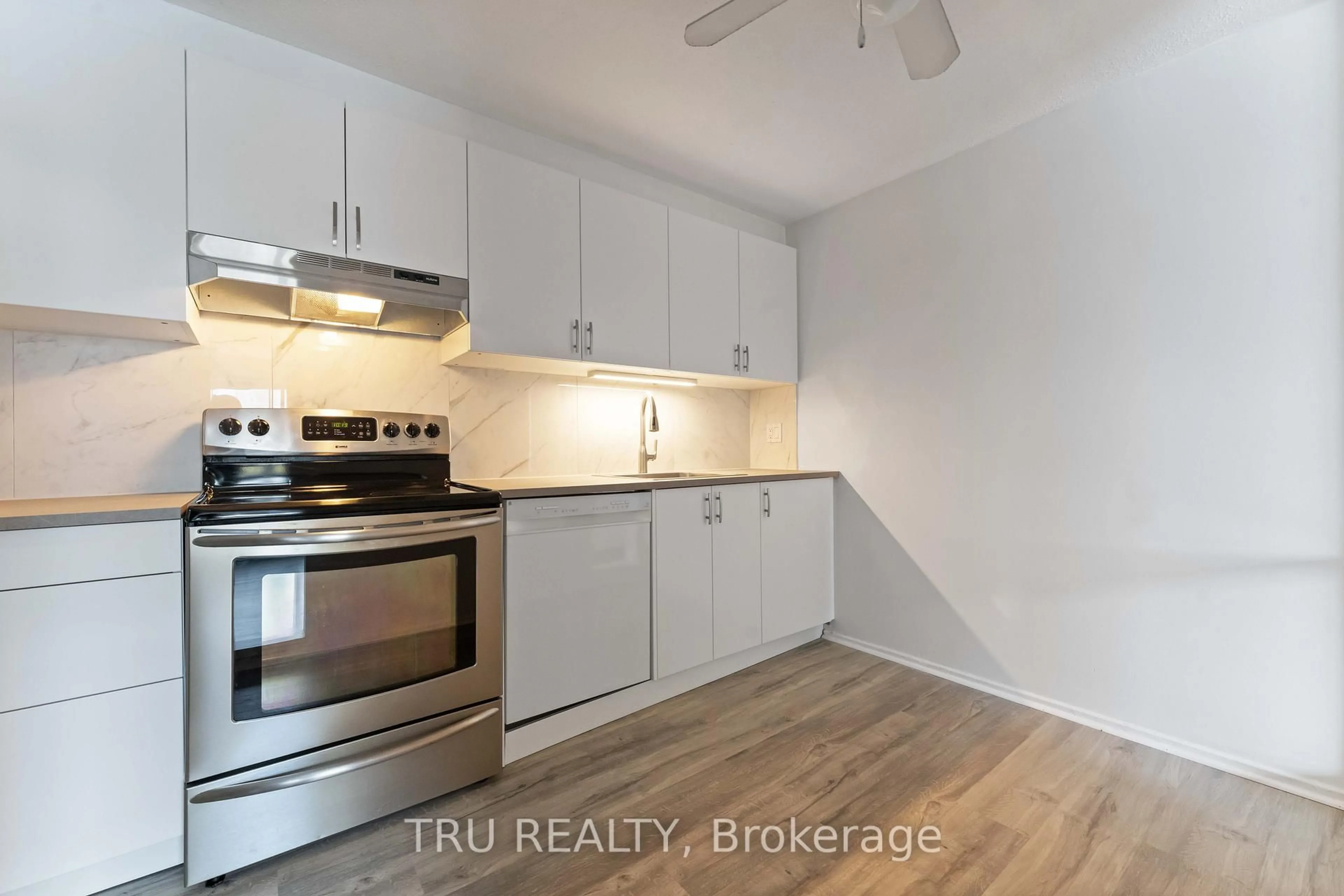 Unknown for 898 Elmsmere Rd #8, Ottawa Ontario K1J 7T6