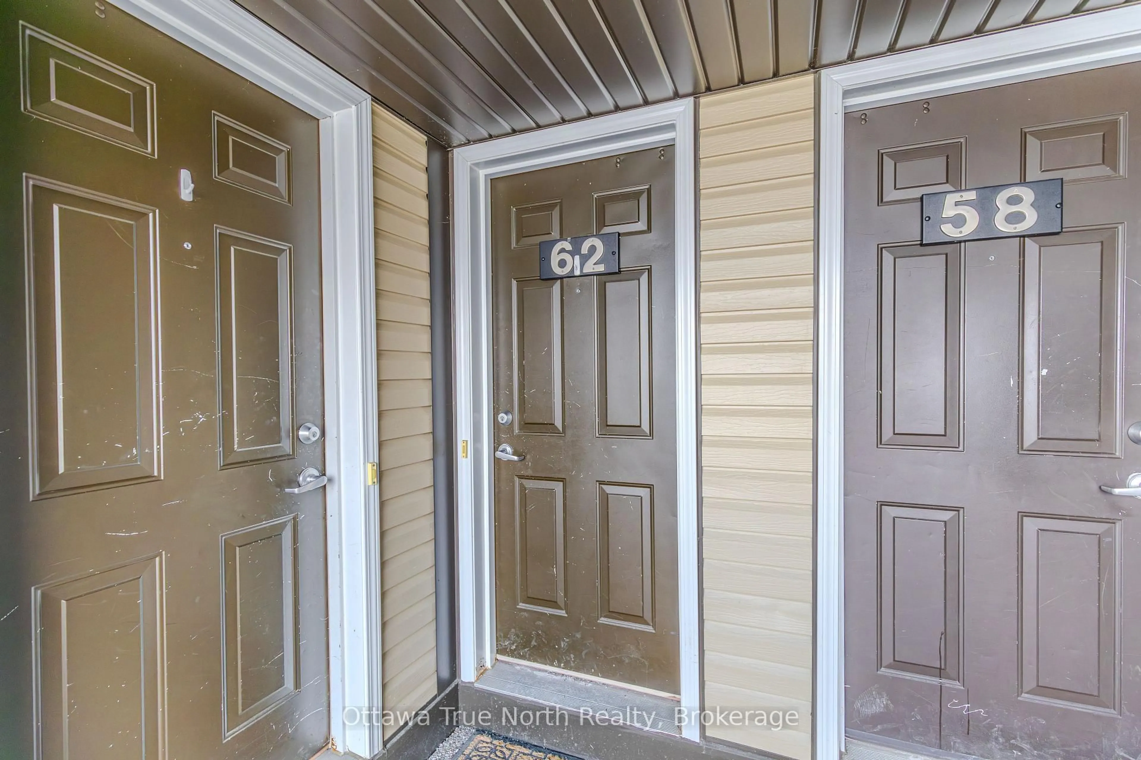 Indoor entryway for 62 Argent Private #25, Ottawa Ontario K2K 0H2