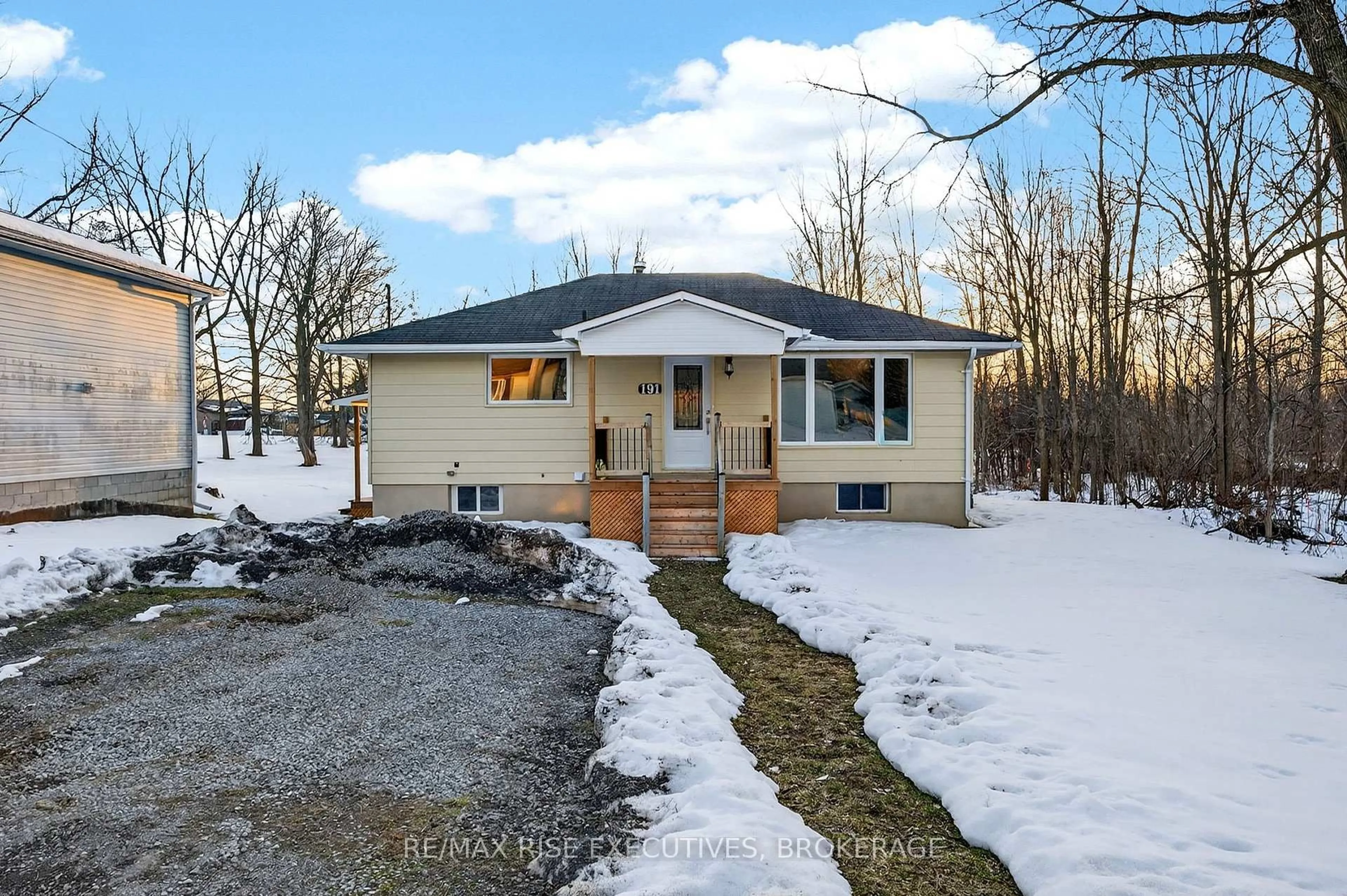 Home with vinyl exterior material, street for 191 Brant St, Deseronto Ontario K0K 1X0