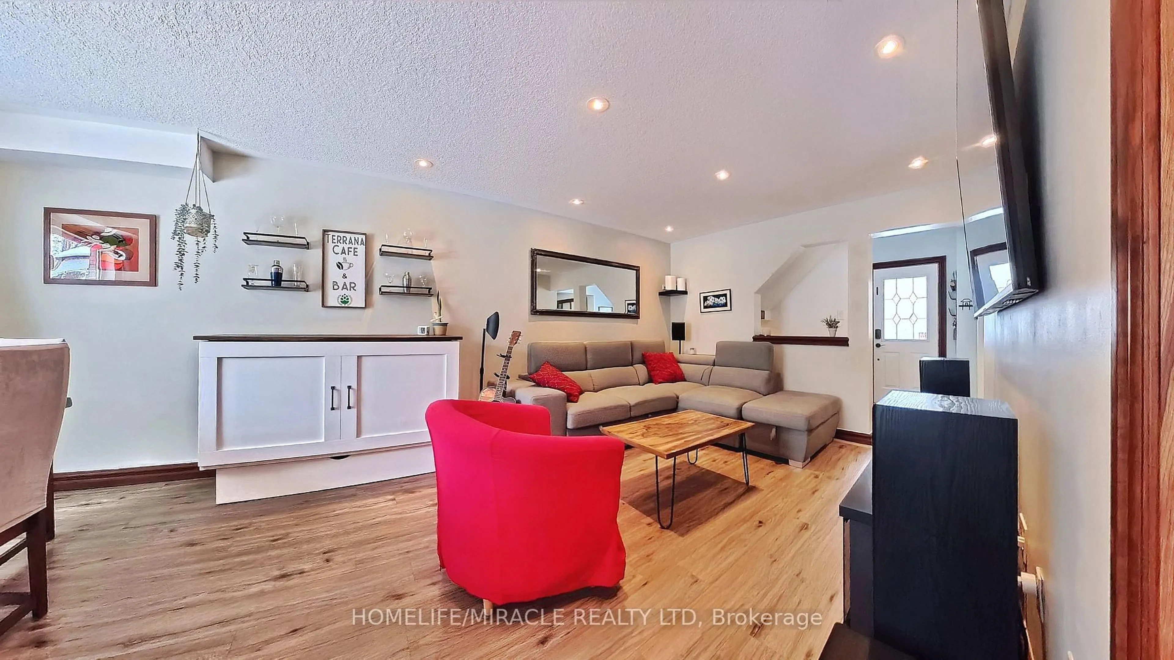 Living room with furniture, wood/laminate floor for 171 Wheatland Dr, Cambridge Ontario N1P 1E2