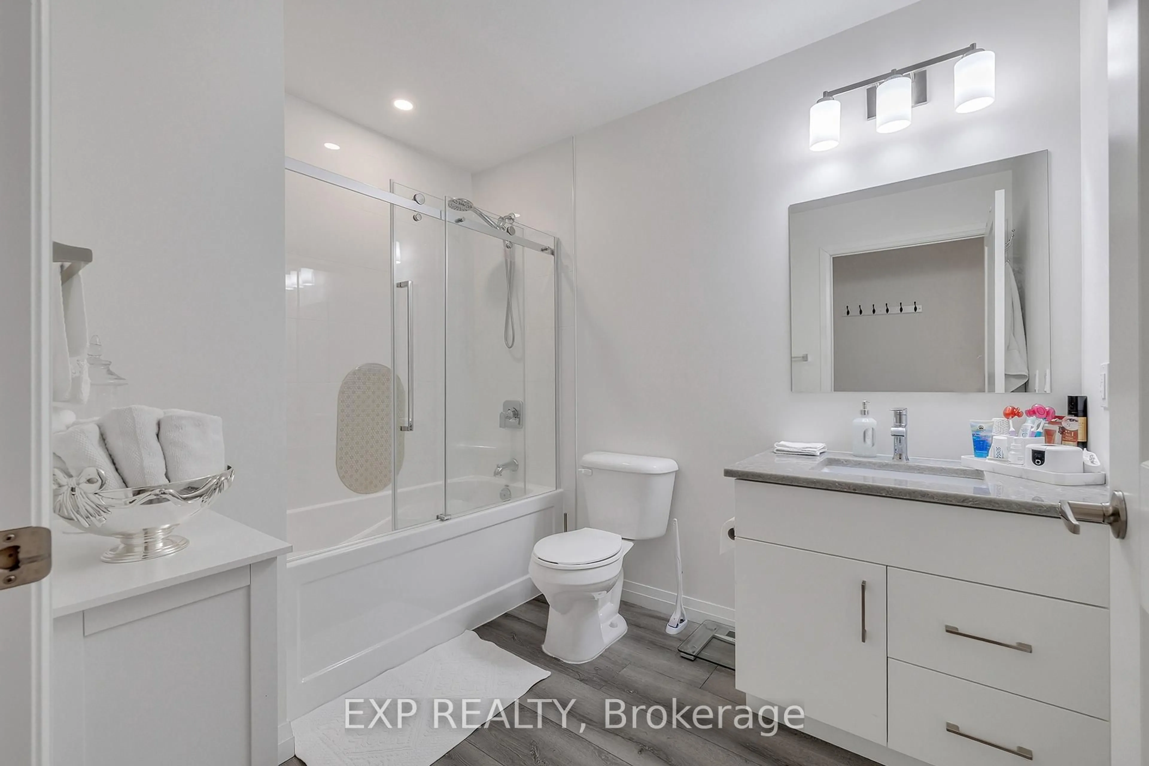 Standard bathroom, ceramic/tile floor for 108 Garment St #201, Kitchener Ontario N2G 0E2