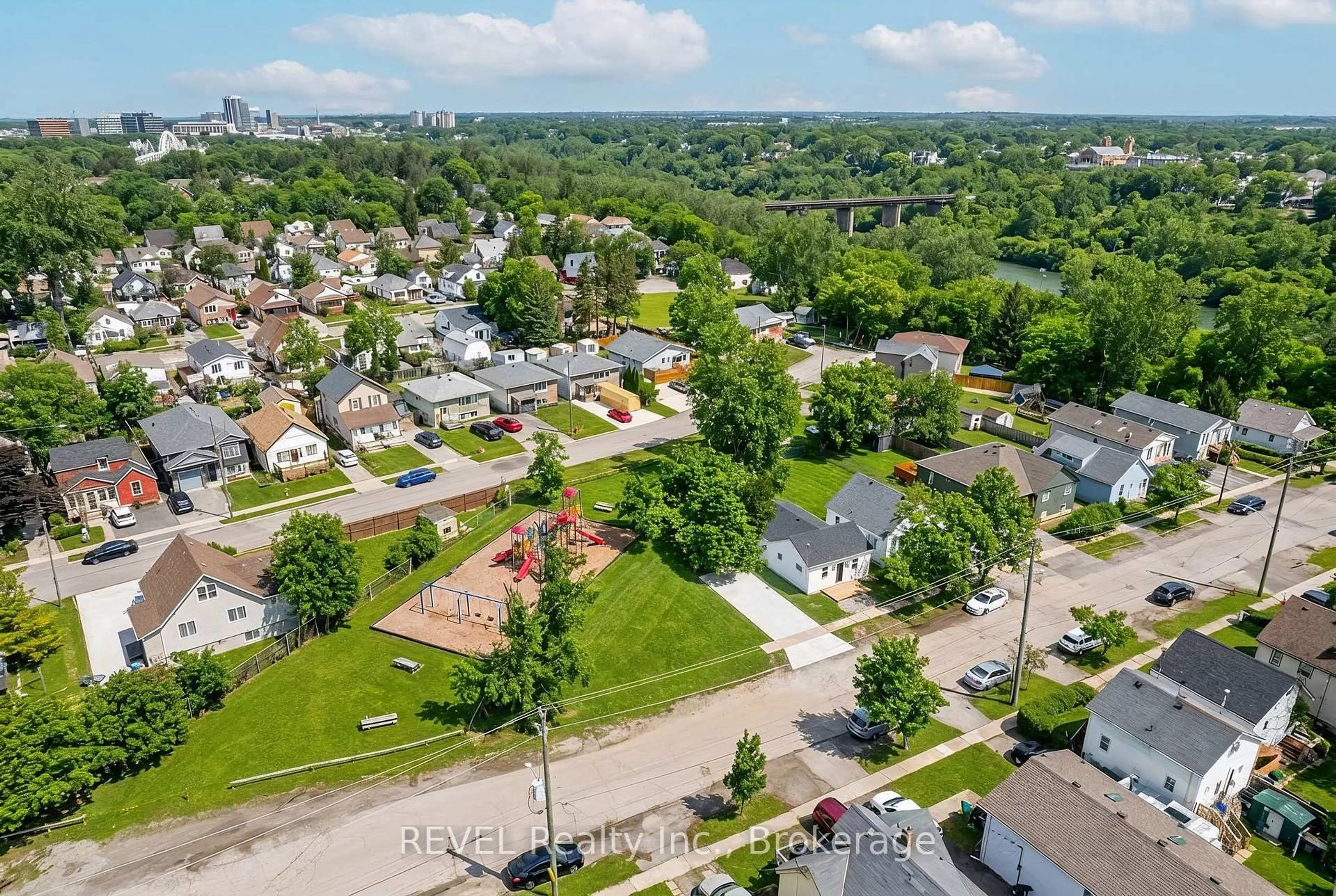 A pic from outside/outdoor area/front of a property/back of a property/a pic from drone, street for 12 Bailey St, St. Catharines Ontario L2S 1J4