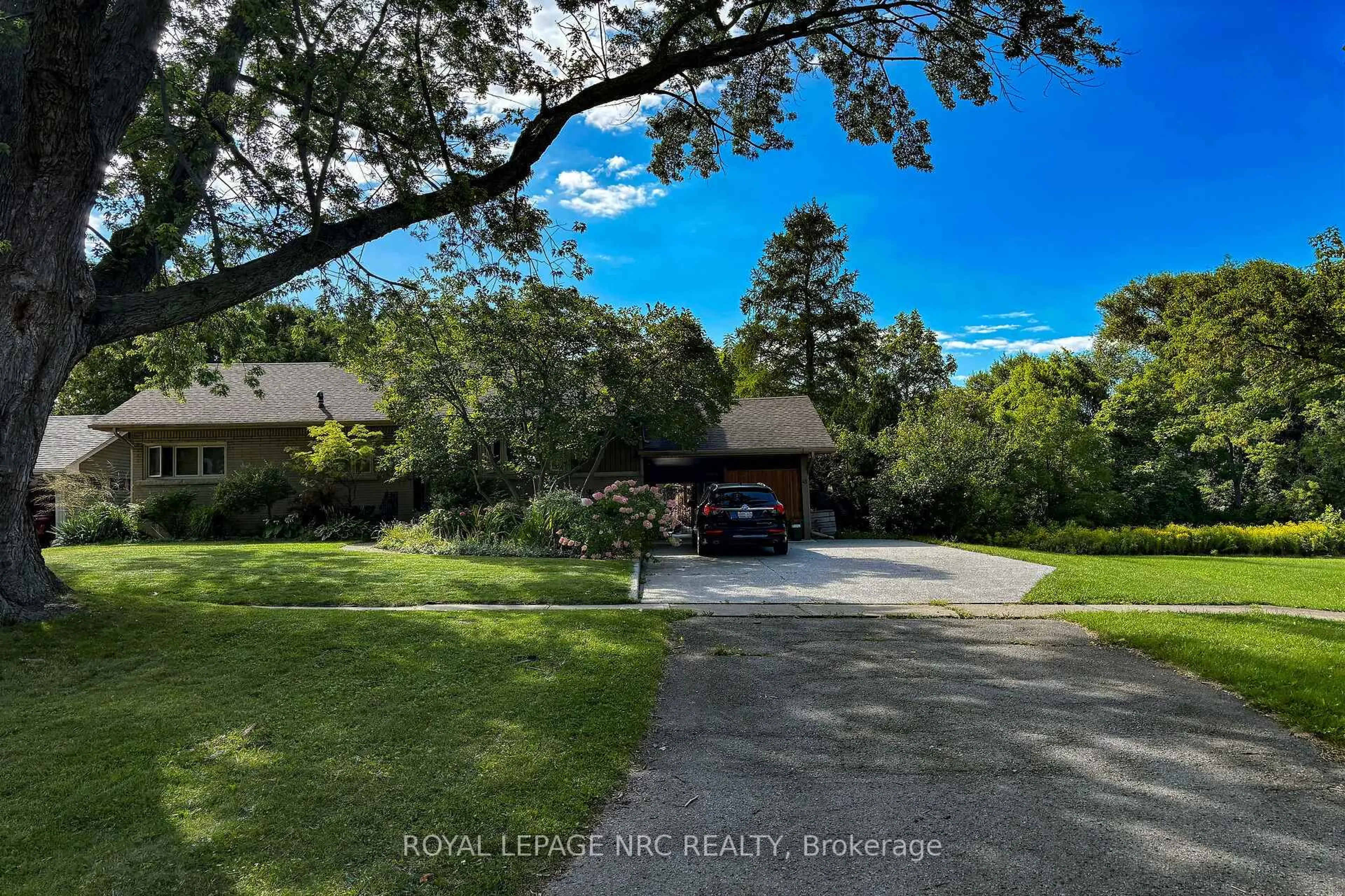 A pic from outside/outdoor area/front of a property/back of a property/a pic from drone, unknown for 45 Nickerson Ave, St. Catharines Ontario L2N 3M5
