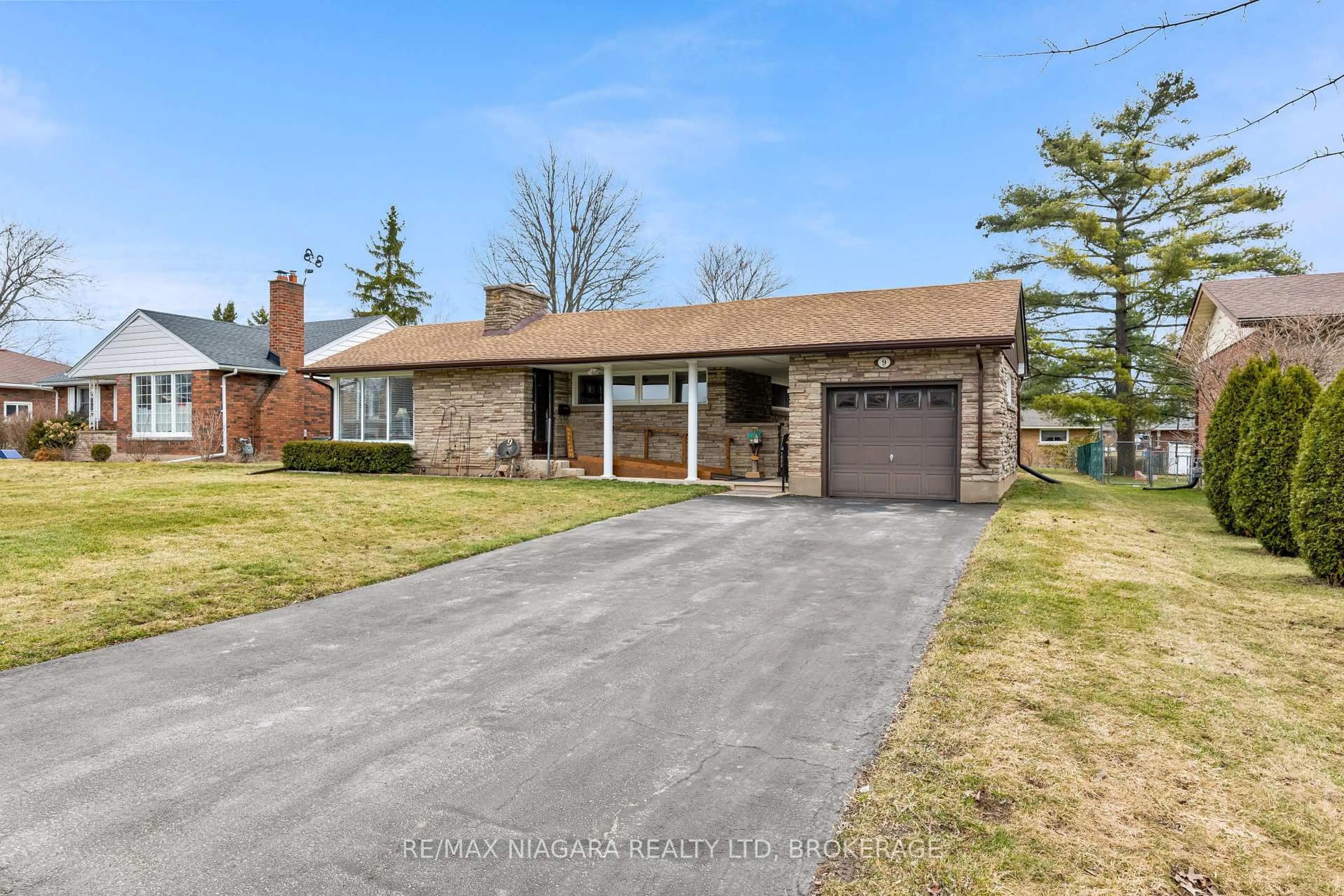Home with brick exterior material, street for 9 Caithness Dr, Welland Ontario L3C 4Z3