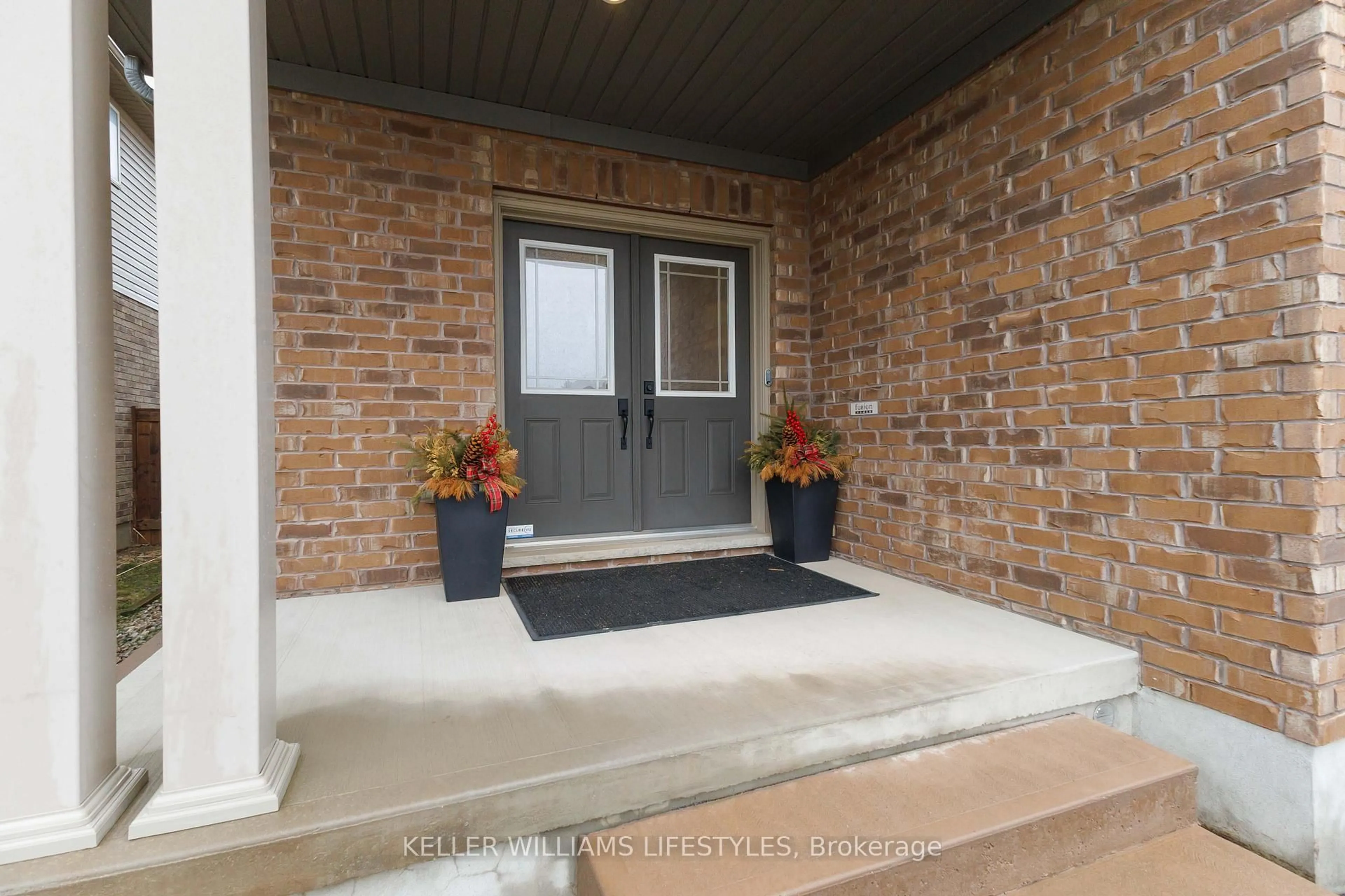 Indoor entryway for 488 Blackacres Blvd, London North Ontario N6G 0J6