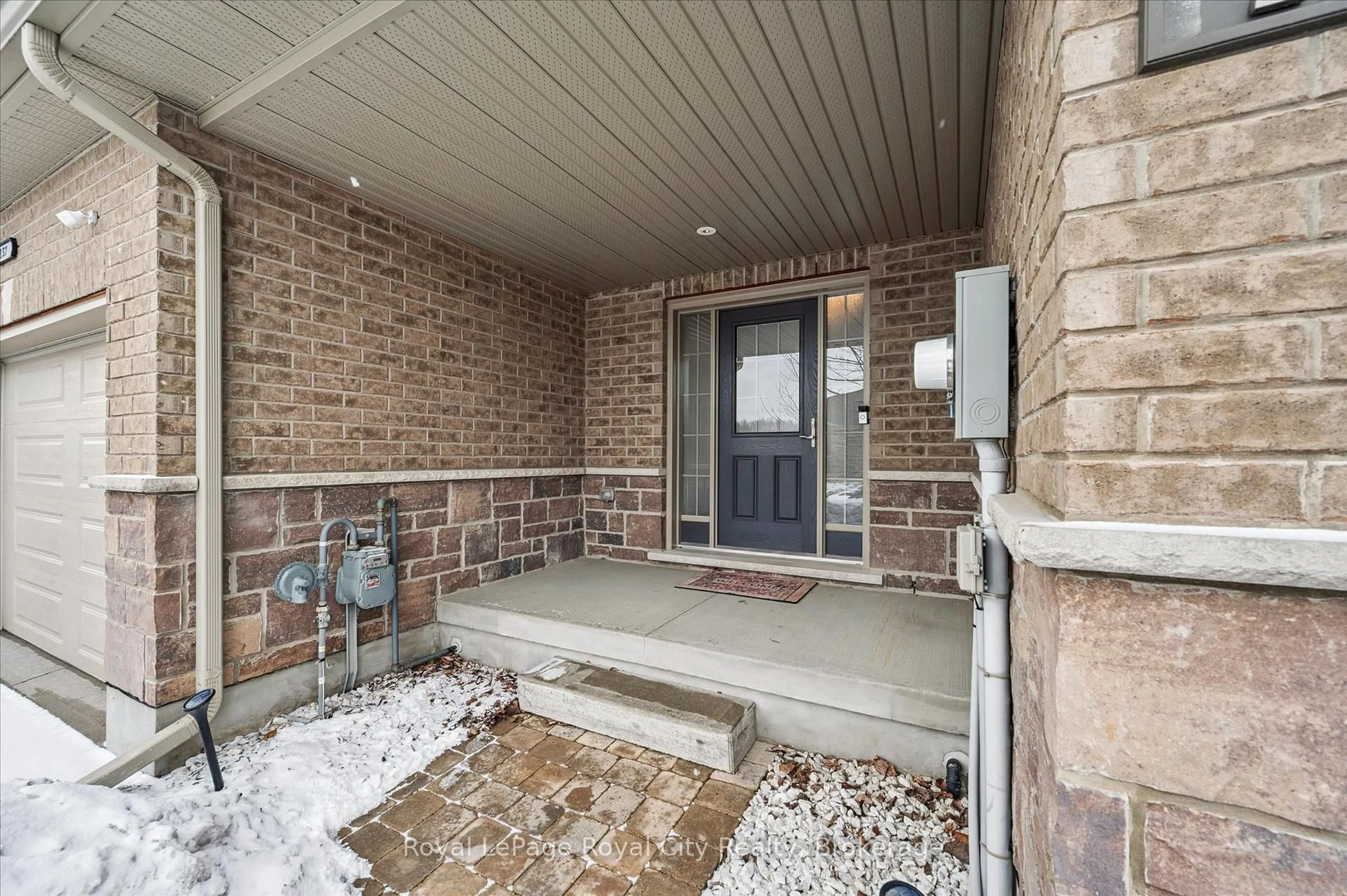 Indoor entryway for 235 Spencer Dr, Centre Wellington Ontario N0B 1S0