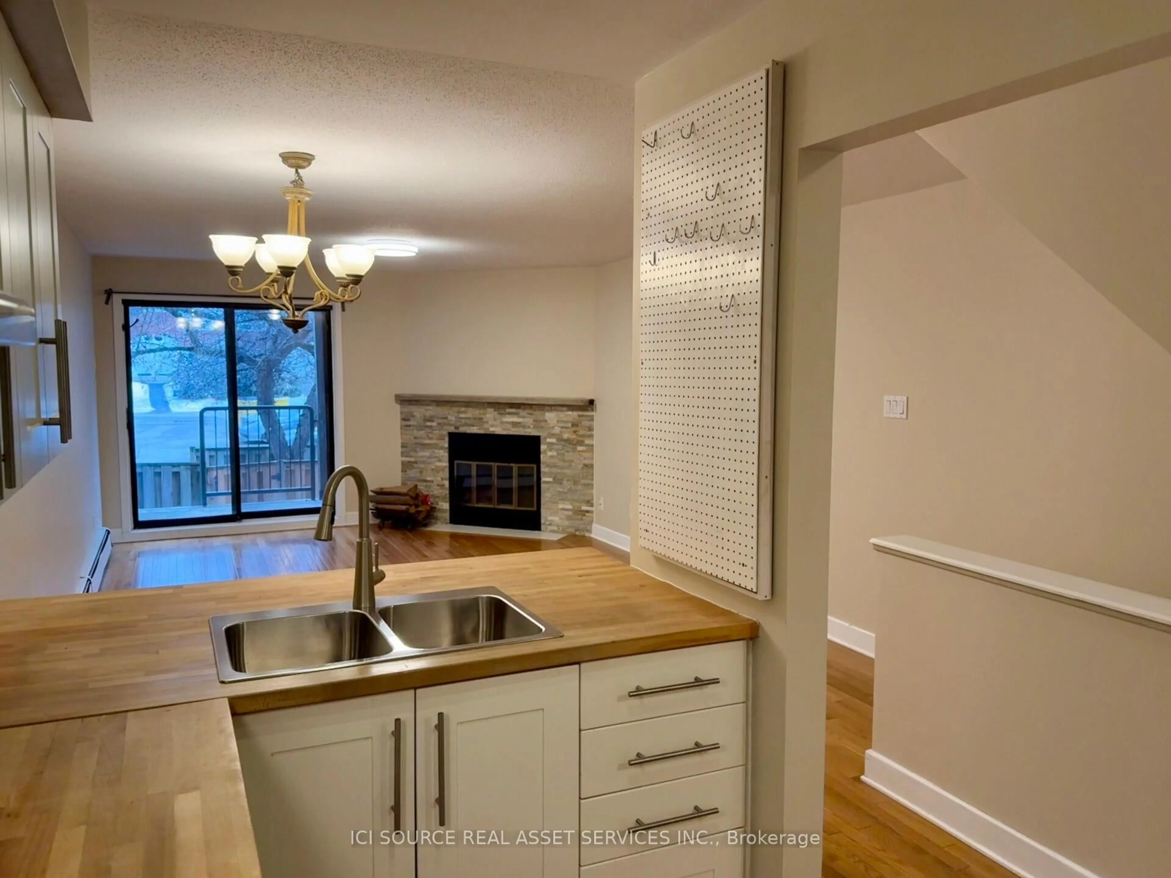 Open concept kitchen, unknown for 8 Blue Moon Private, Ottawa Ontario K1K 4K6