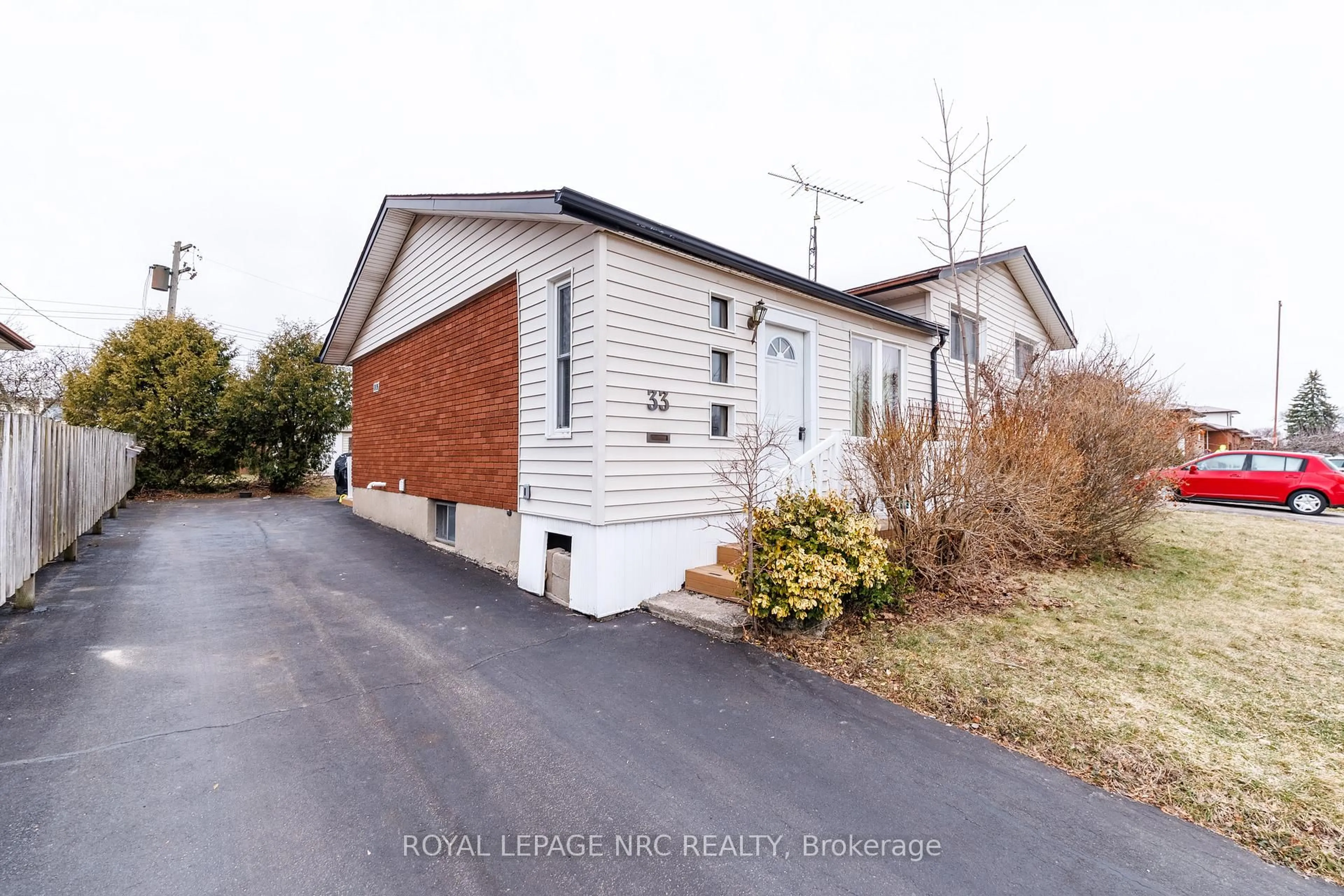 Shed for 33 Strathmore Cres, Welland Ontario L3B 1B8