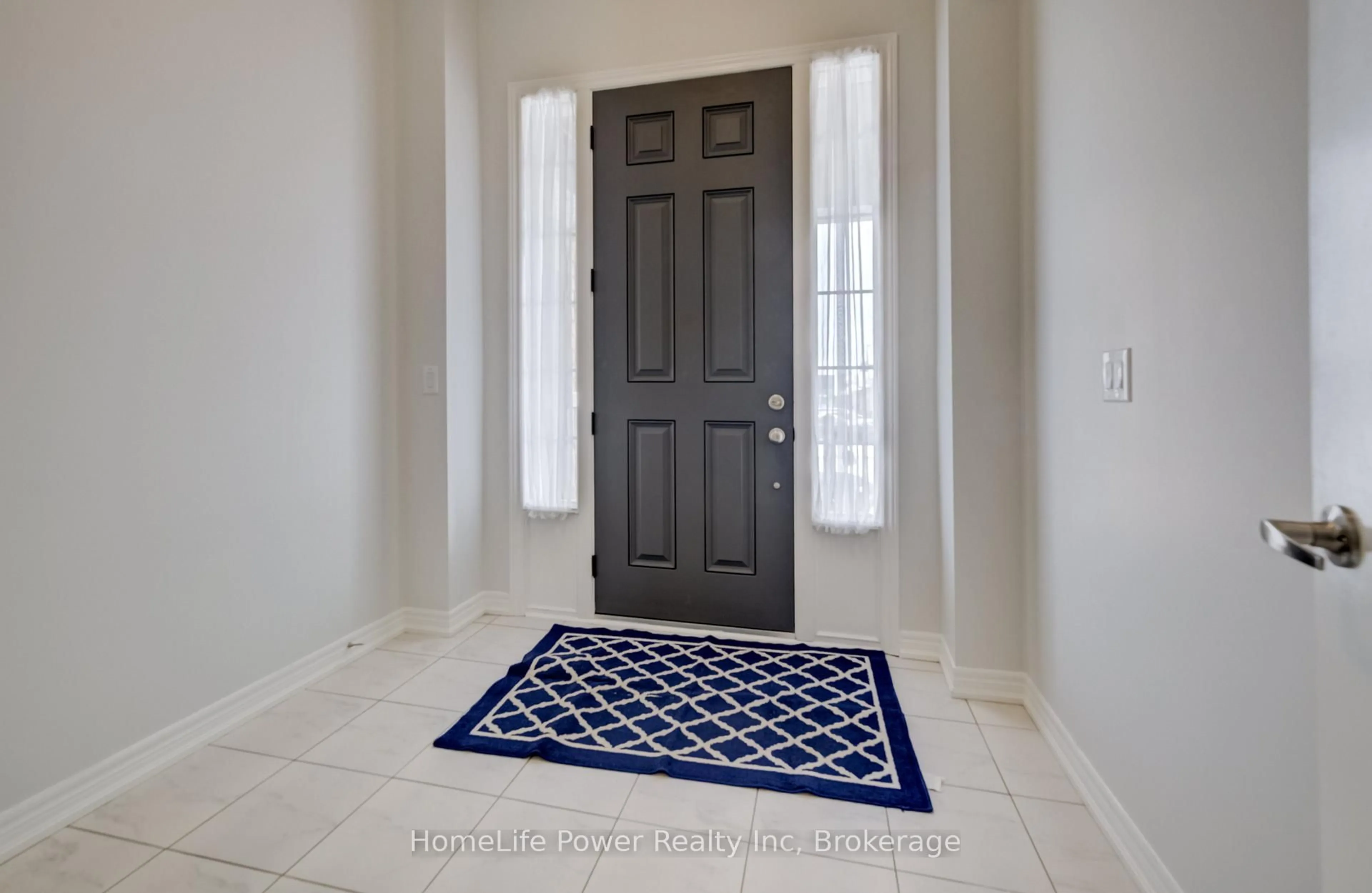 Indoor entryway for 56 Reistwood Dr, Kitchener Ontario N2R 0N8