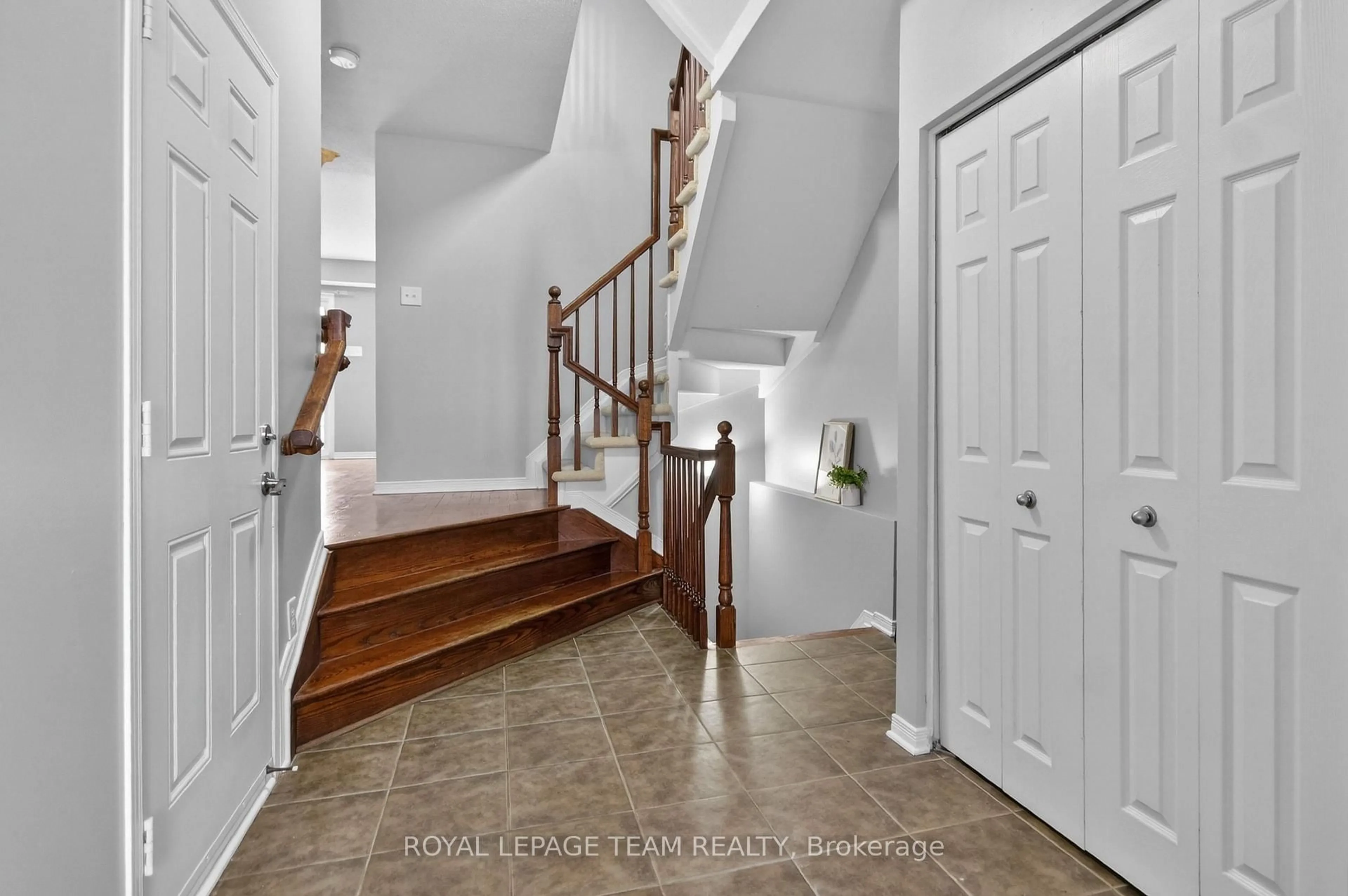 Indoor entryway for 353 Brigitta St, Ottawa Ontario K2S 0H9