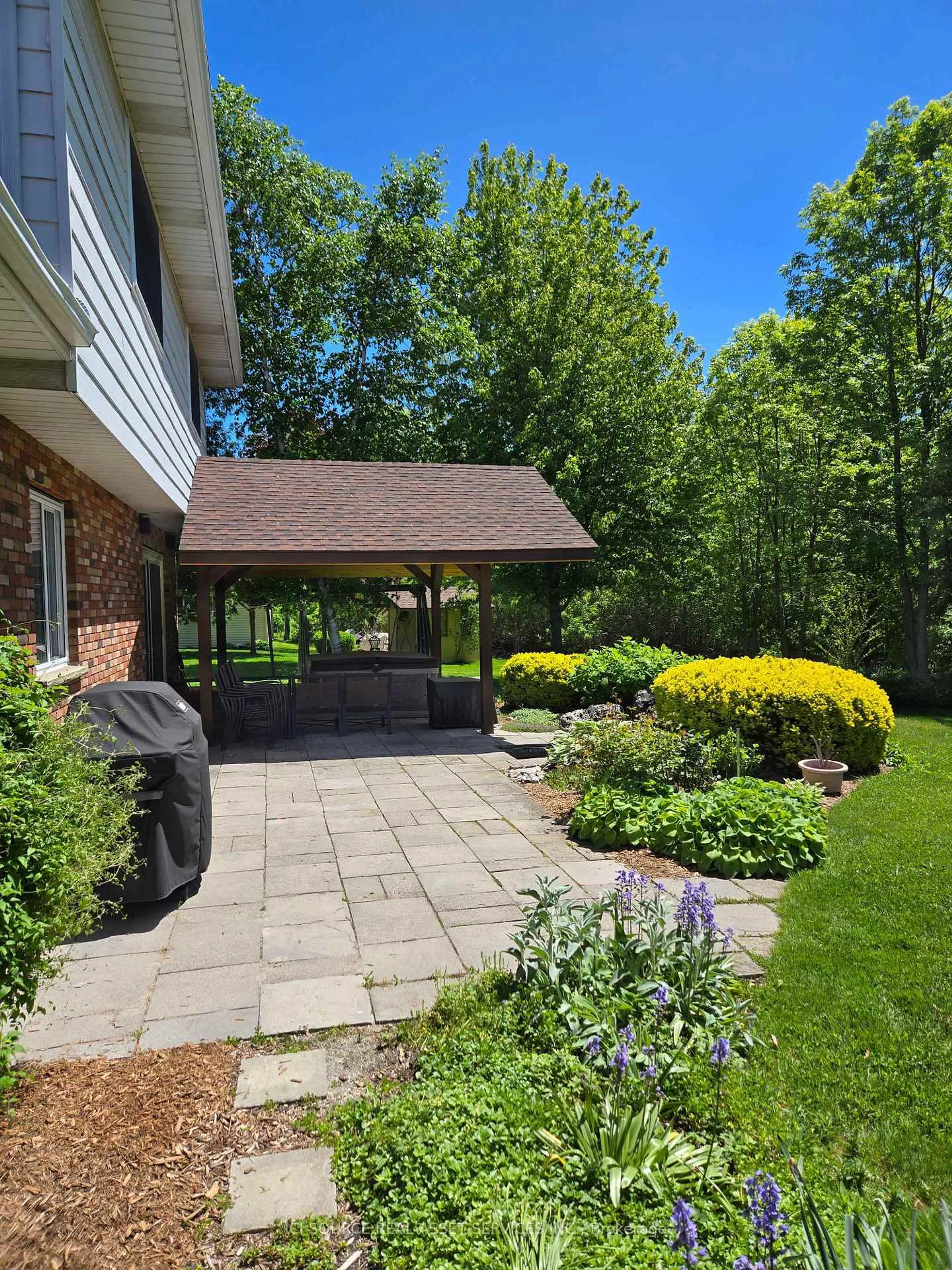 Patio, street for 4151 Bluepoint Dr, Plympton-Wyoming Ontario N0N 1J6