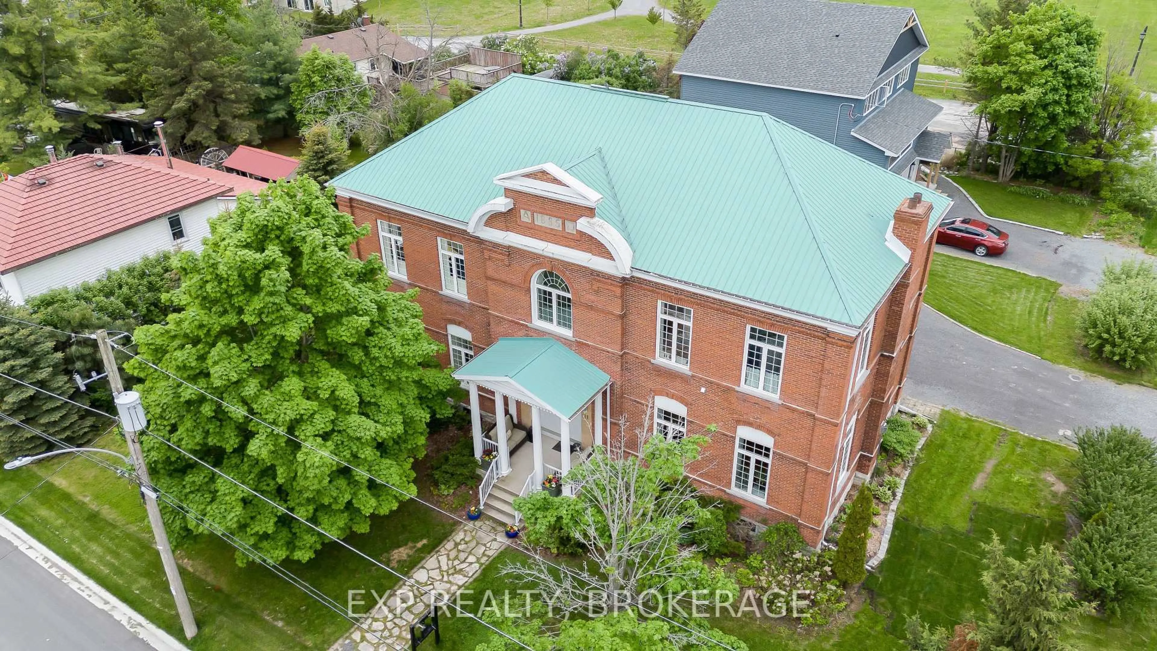 A pic from outside/outdoor area/front of a property/back of a property/a pic from drone, building for 11 CROSS St, Bissett Creek Ontario K0H 2H0