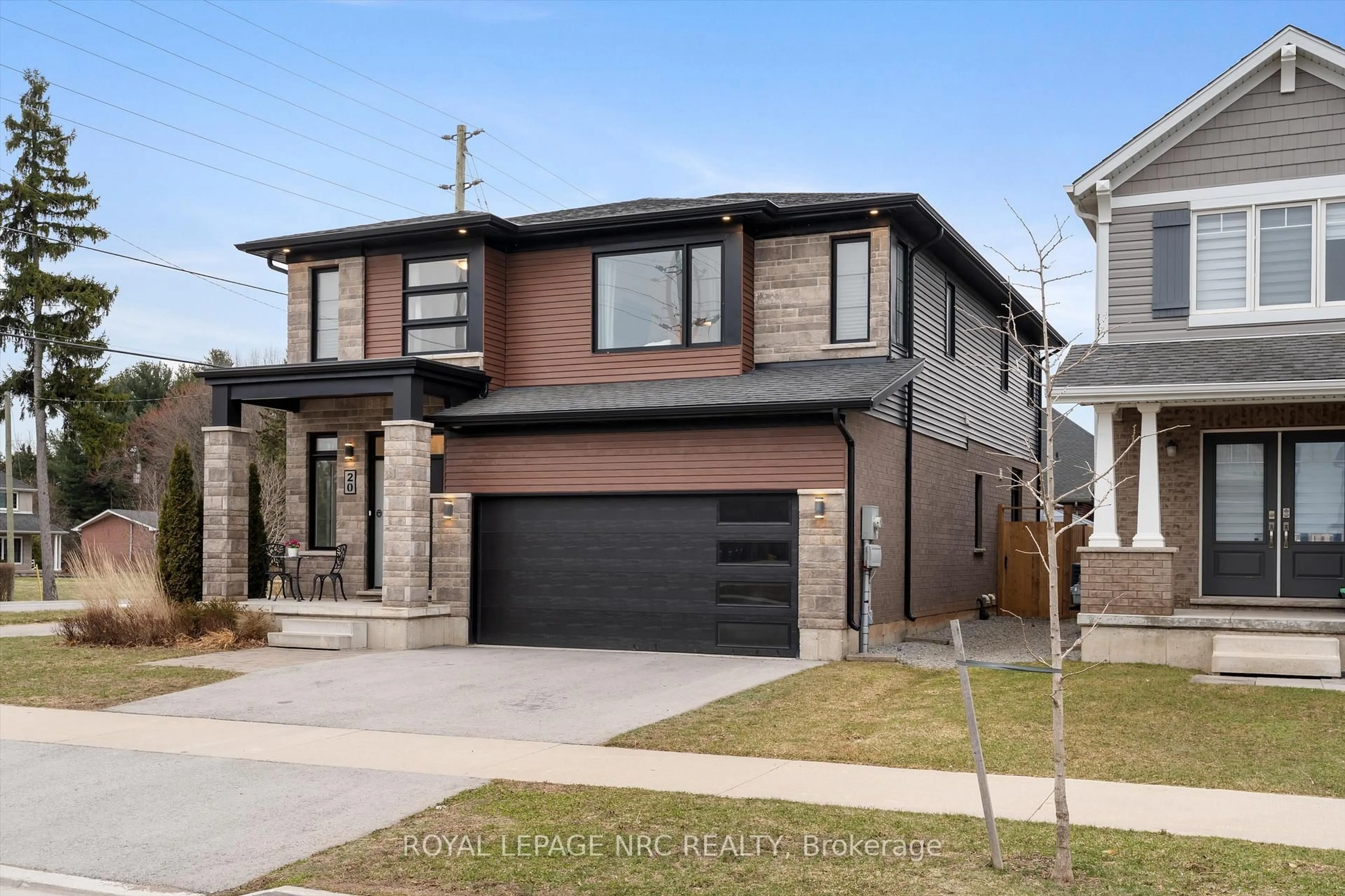 Home with brick exterior material, street for 20 Myrtle St, Pelham Ontario L0S 1E6