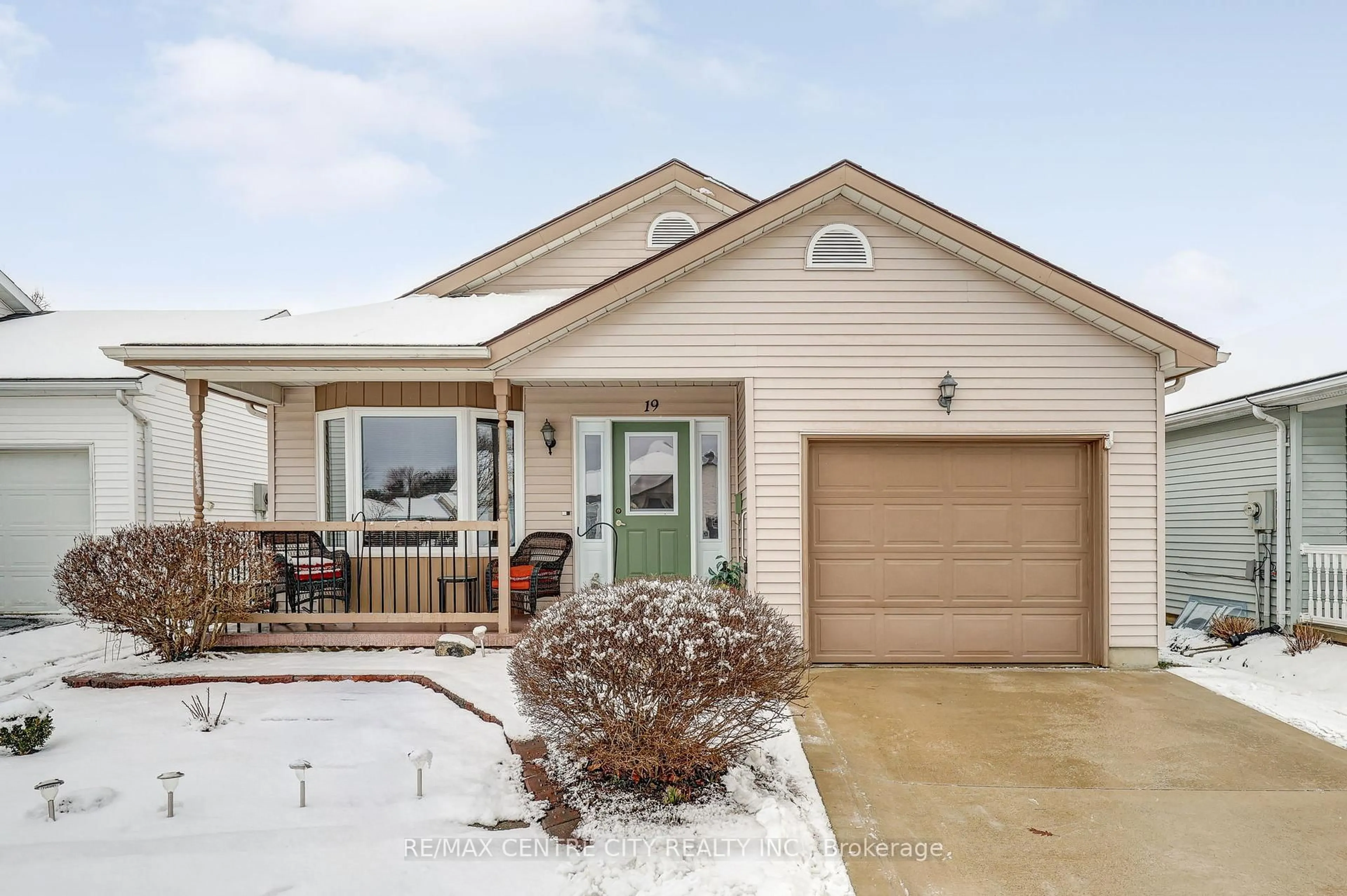 Home with vinyl exterior material, street for 19 Brasher Dr, Tillsonburg Ontario N4G 5T2