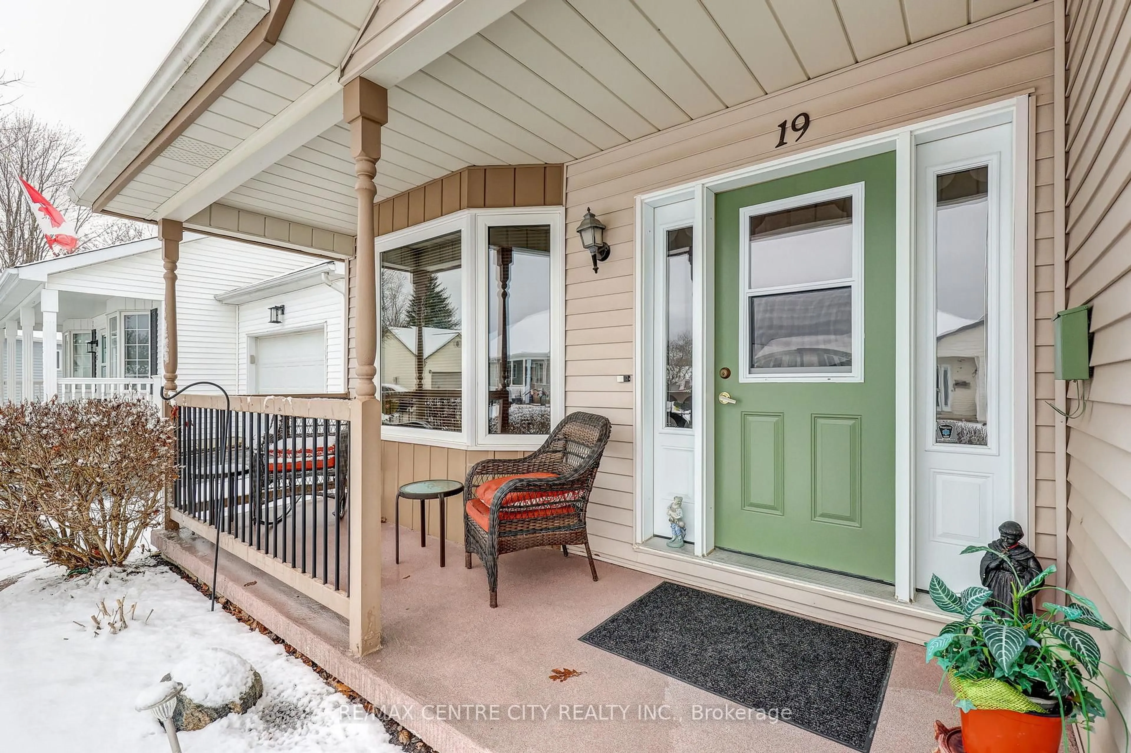 Indoor entryway for 19 Brasher Dr, Tillsonburg Ontario N4G 5T2