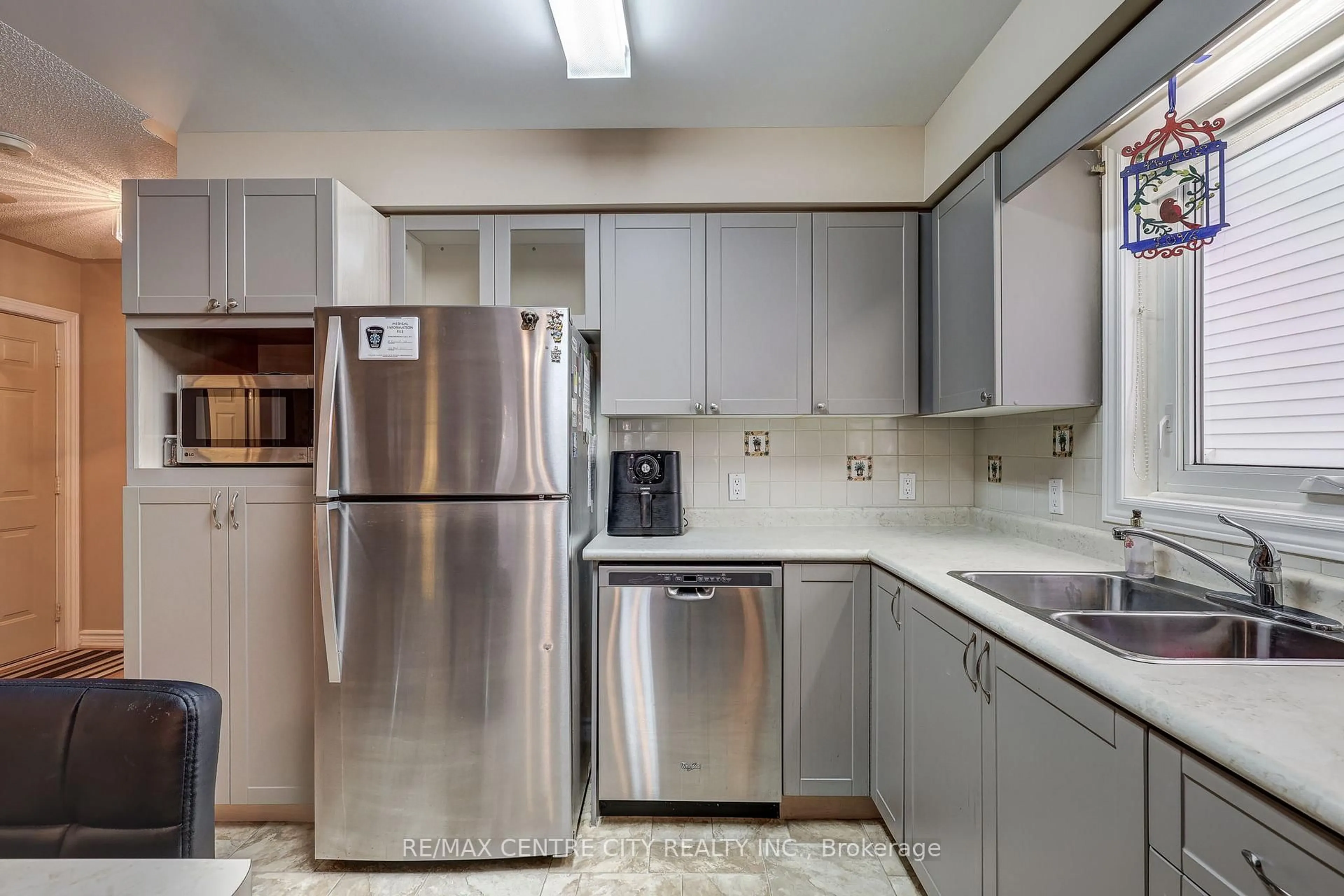 Standard kitchen, unknown for 19 Brasher Dr, Tillsonburg Ontario N4G 5T2