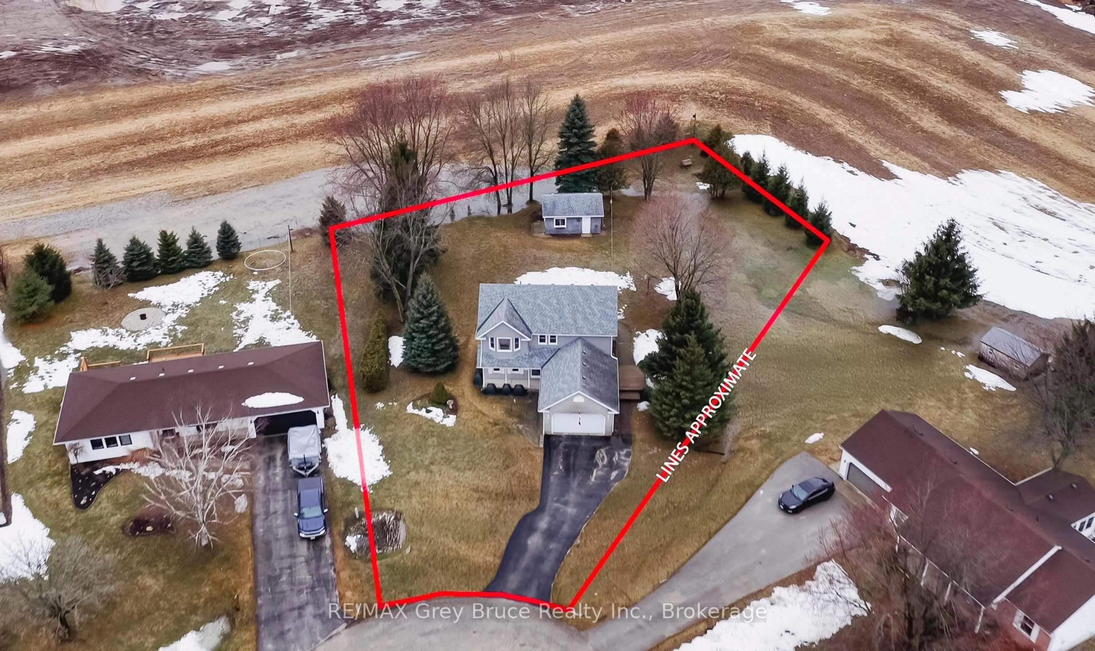 A pic from outside/outdoor area/front of a property/back of a property/a pic from drone, street for 112 Mary Ave, Georgian Bluffs Ontario N4K 5N5