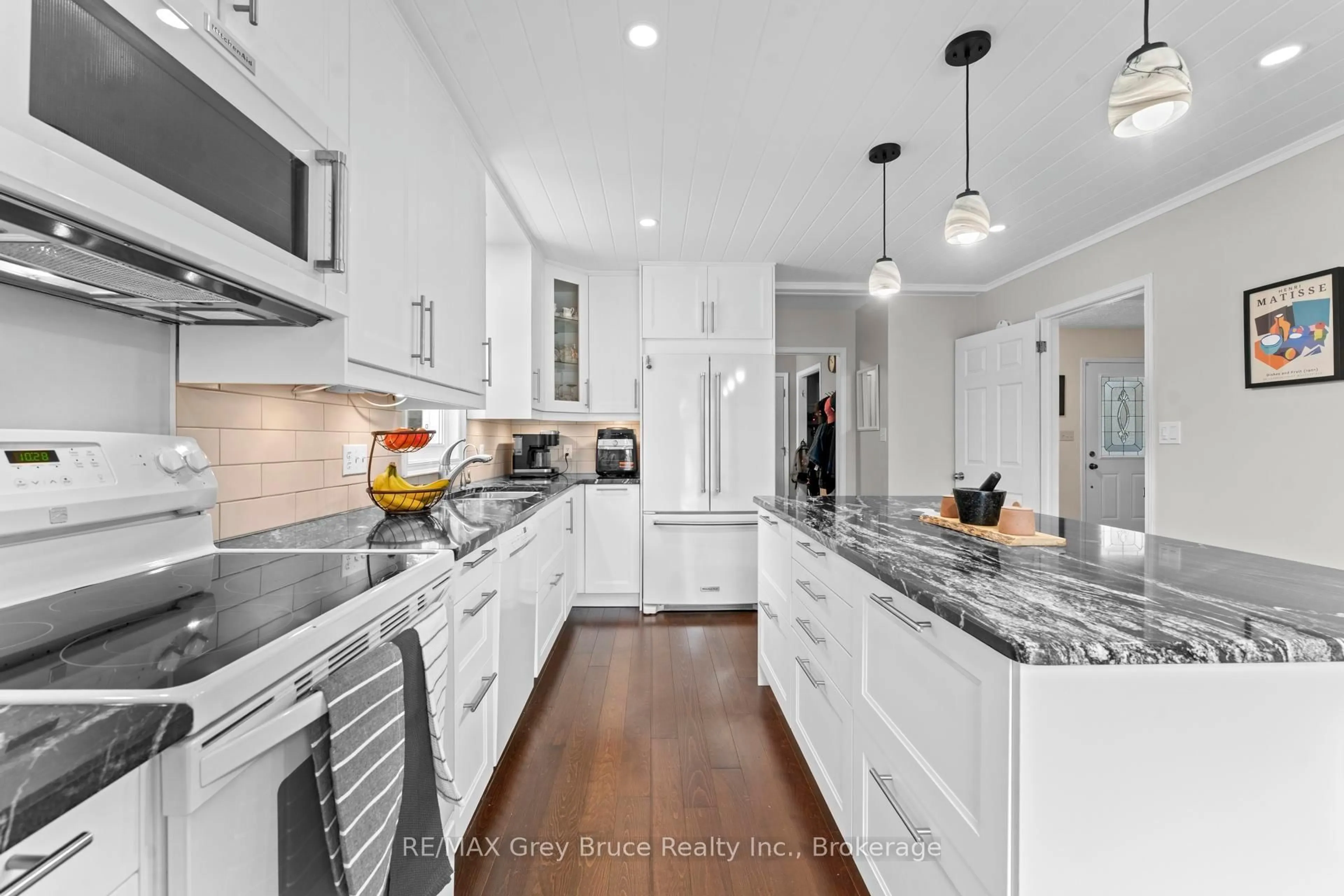 Contemporary kitchen, ceramic/tile floor for 112 Mary Ave, Georgian Bluffs Ontario N4K 5N5