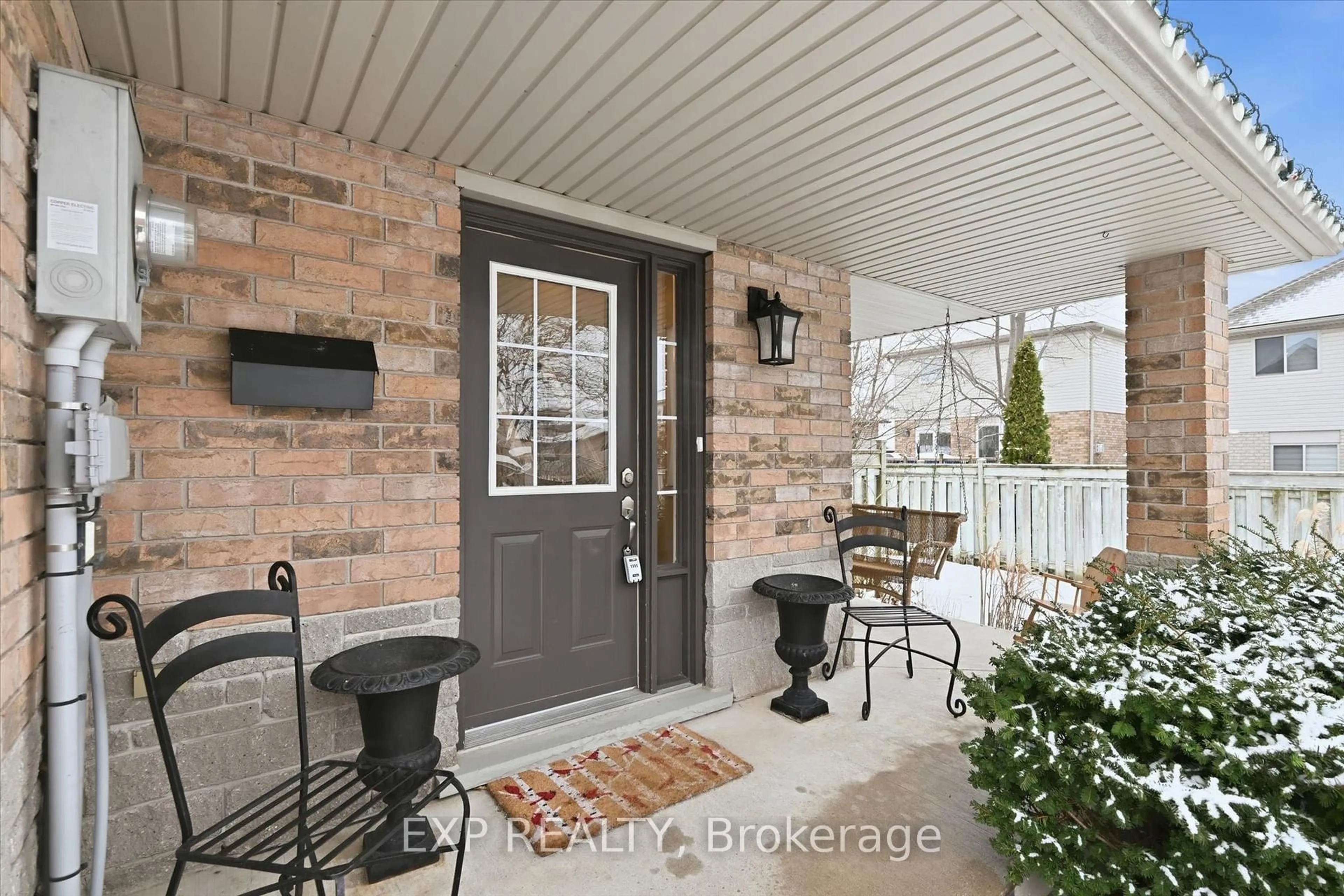 Indoor entryway for 18 Cedar St #22, Grimsby Ontario L3M 5M8