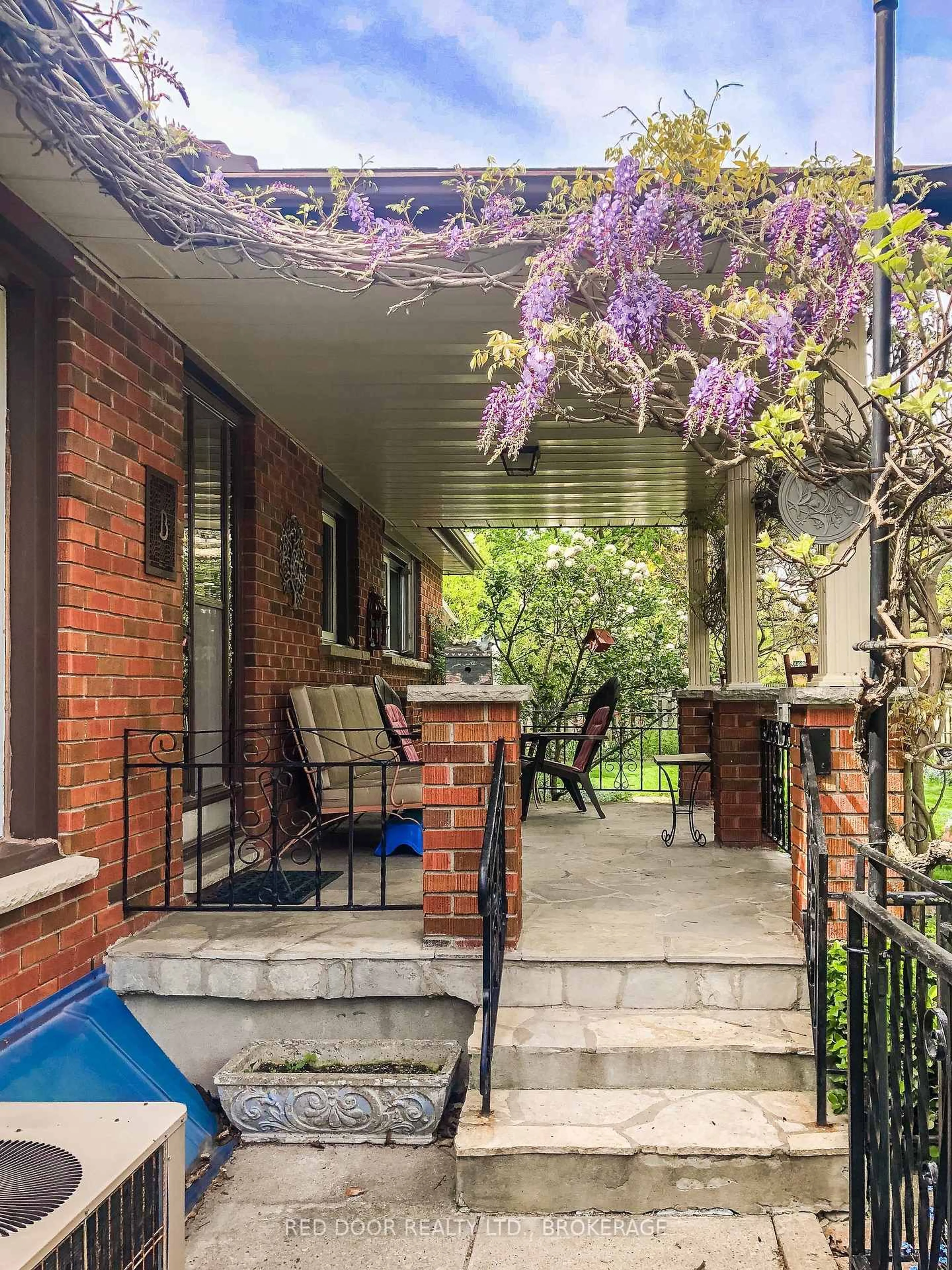 Patio, street for 234 Manitoulin Dr, London East Ontario N5W 1M7