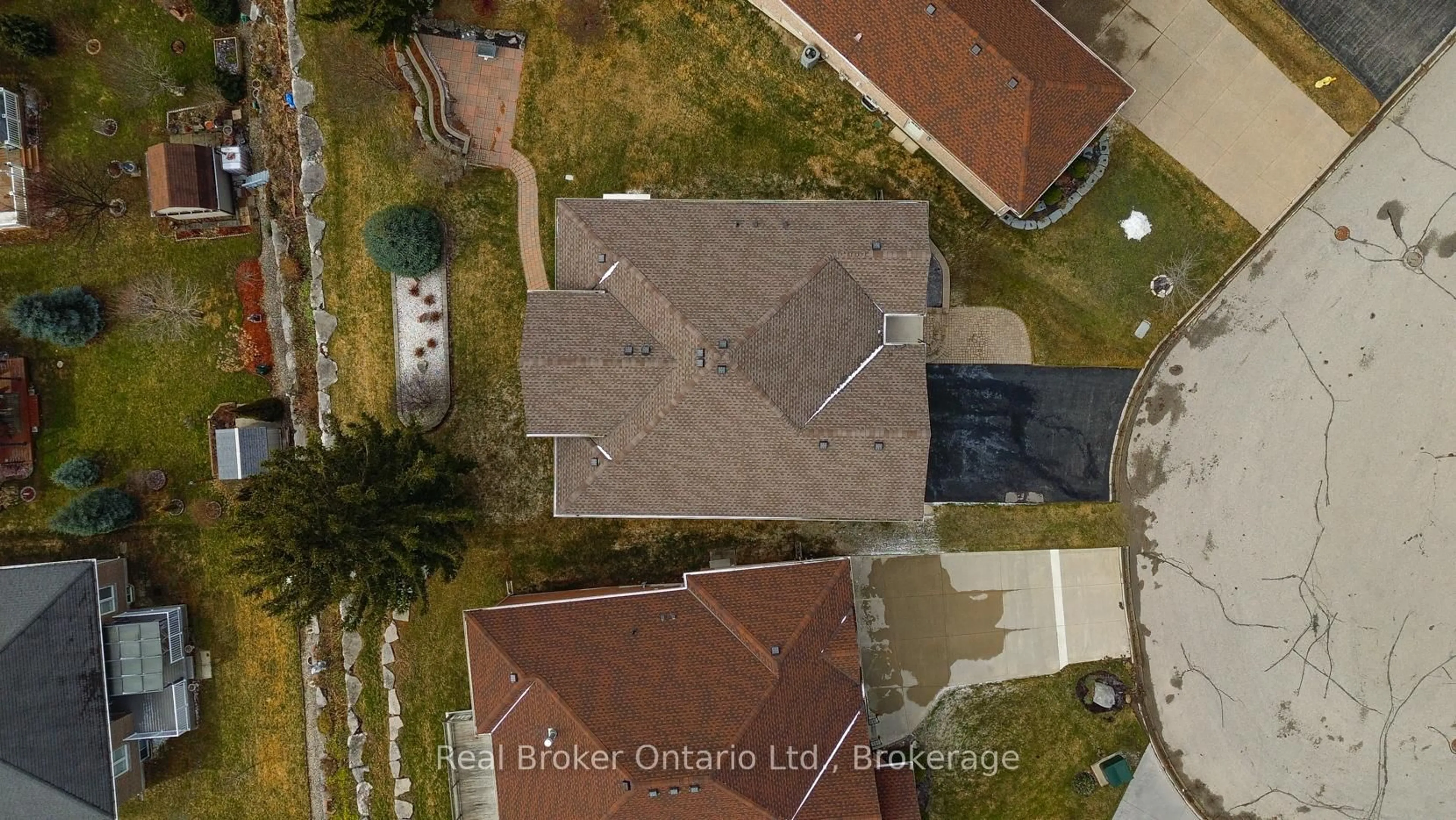 A pic from outside/outdoor area/front of a property/back of a property/a pic from drone, street for 10 Green Gable Pl, Woodstock Ontario N4T 1W6