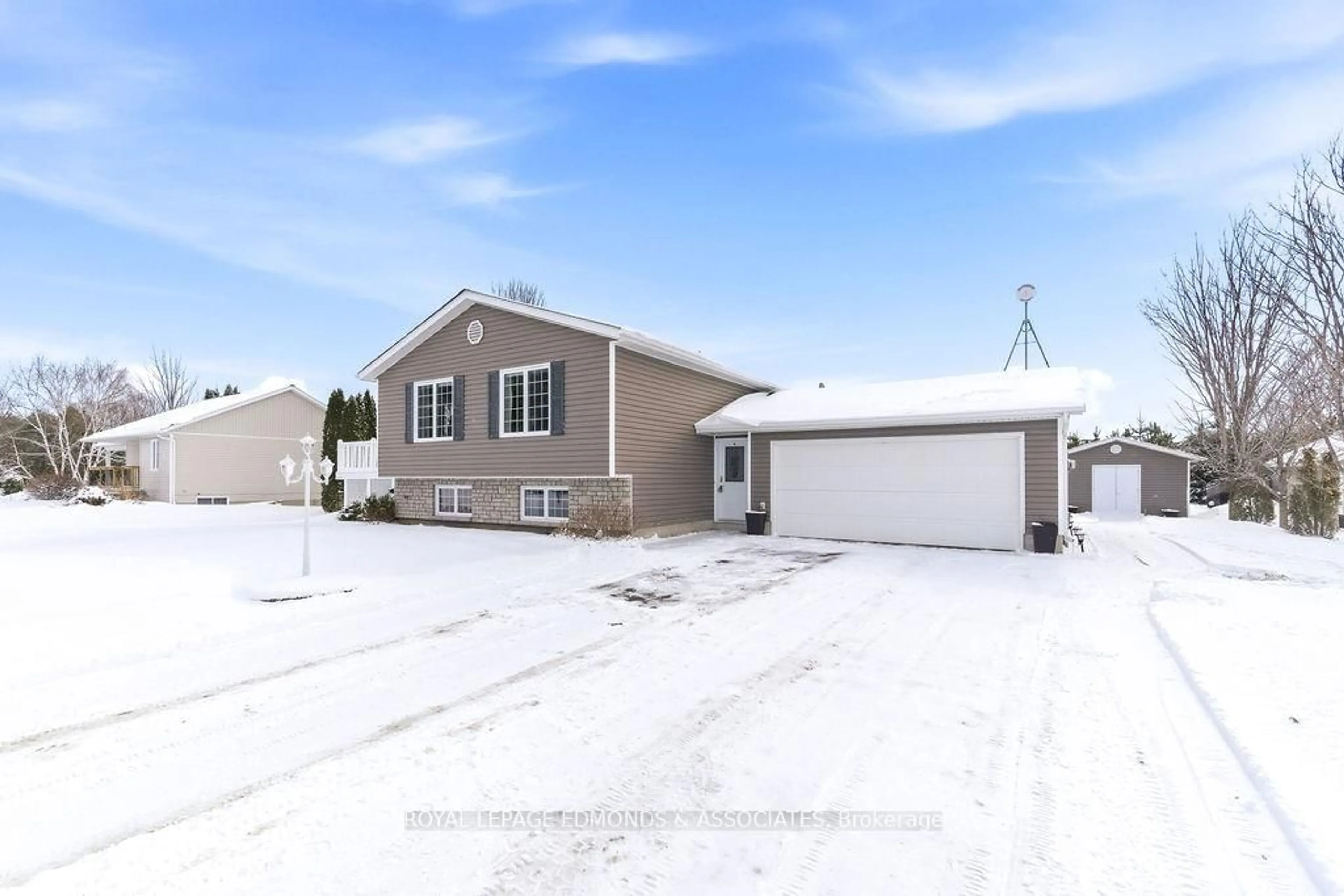 Home with vinyl exterior material, street for 63 Meadowview Dr, Beachburg Ontario K0J 1C0