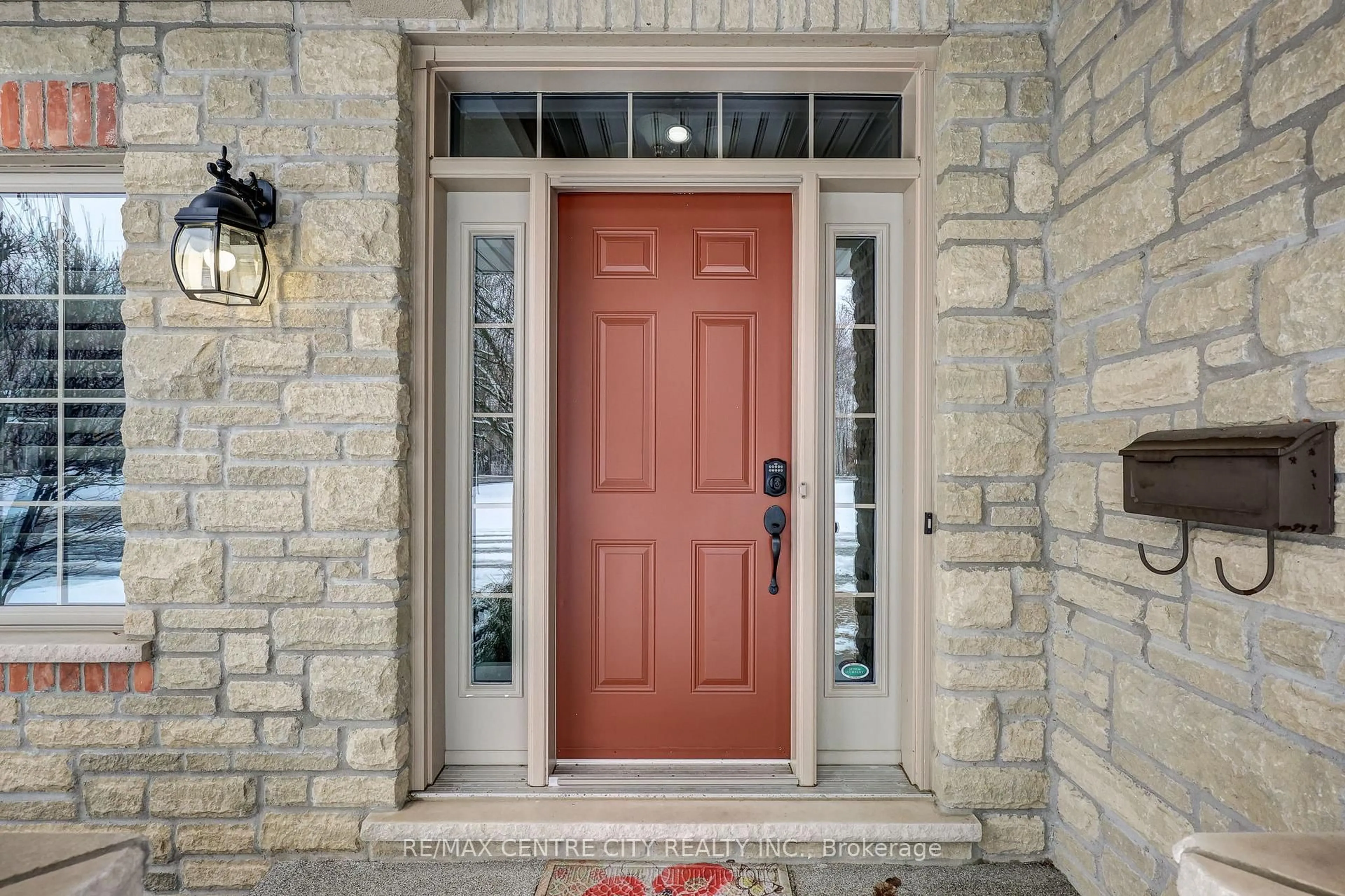 Indoor entryway for 5 Woodhaven Dr #101, Tillsonburg Ontario N4G 0A8