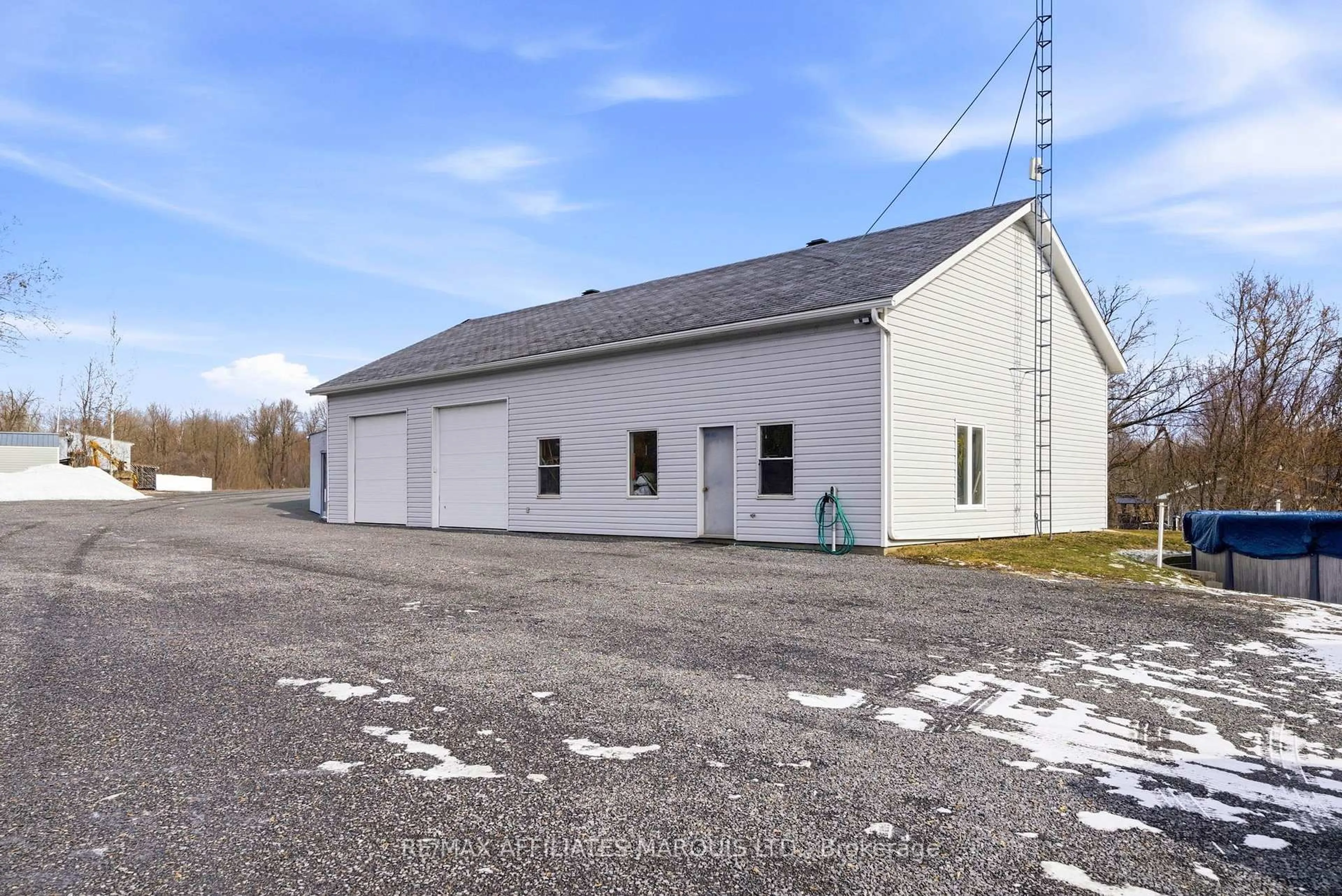 Indoor garage for 16695 Atchison Rd, South Stormont Ontario K0C 1P0