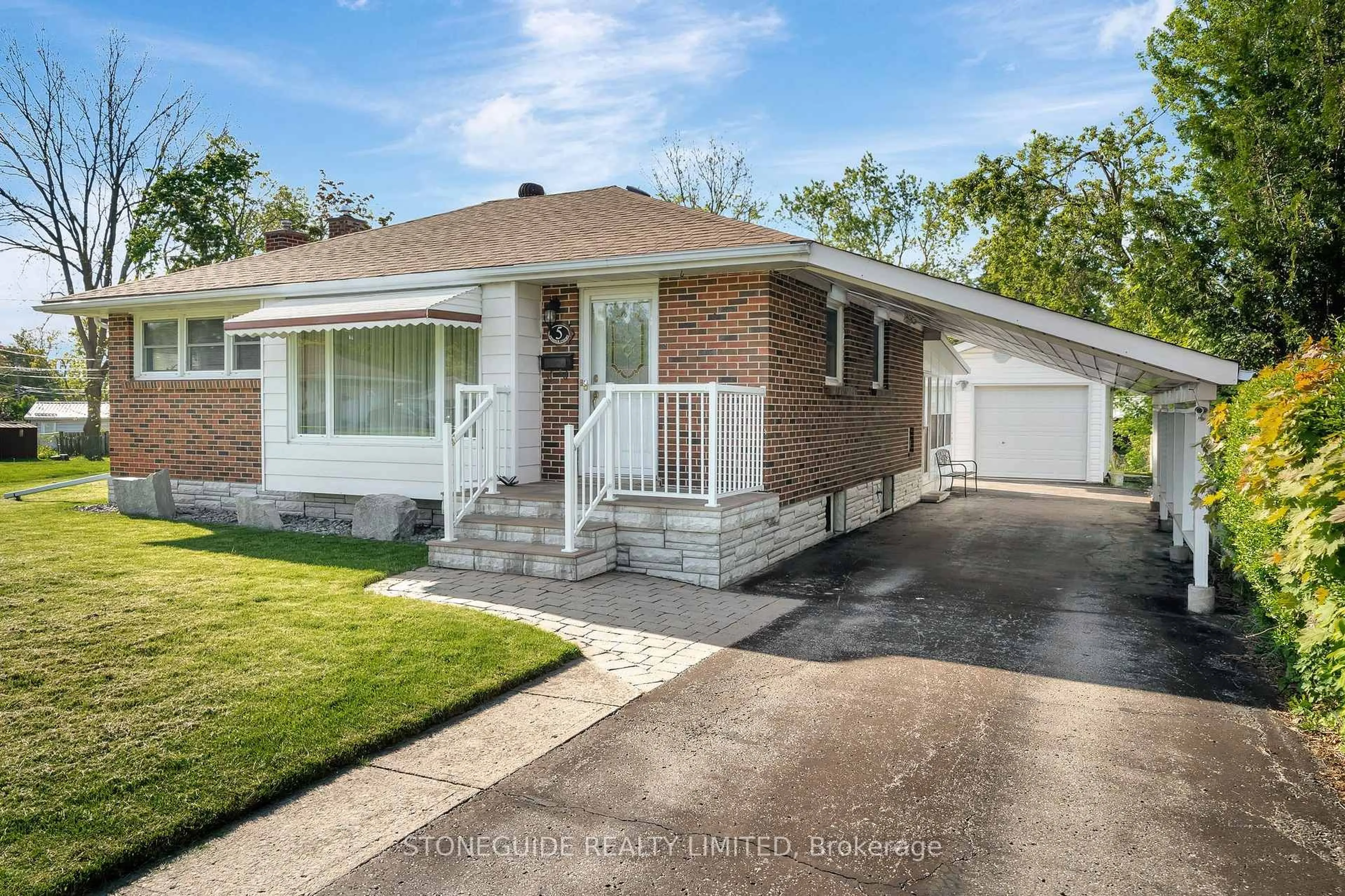 Home with brick exterior material, street for 5 Armour Crt, Kawartha Lakes Ontario K9V 1N9