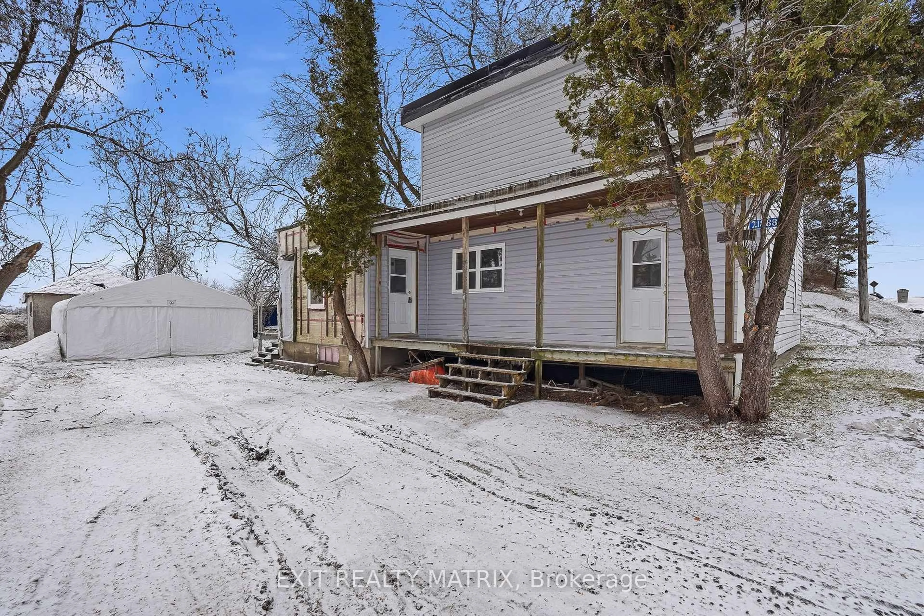 A pic from outside/outdoor area/front of a property/back of a property/a pic from drone, street for 21888 Laggan-Glenelg Rd, North Glengarry Ontario K0B 1E0